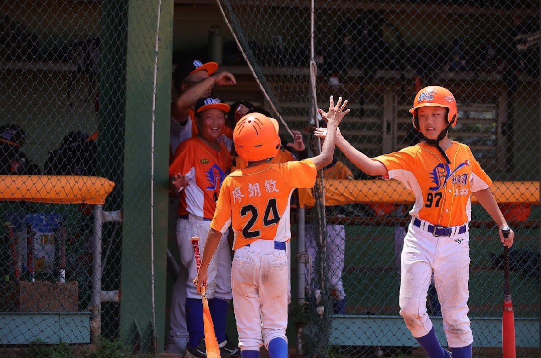 全國社區棒球賽》把握對手致命失誤攻大局　NBA港湖社區紅挺進U10冠軍賽