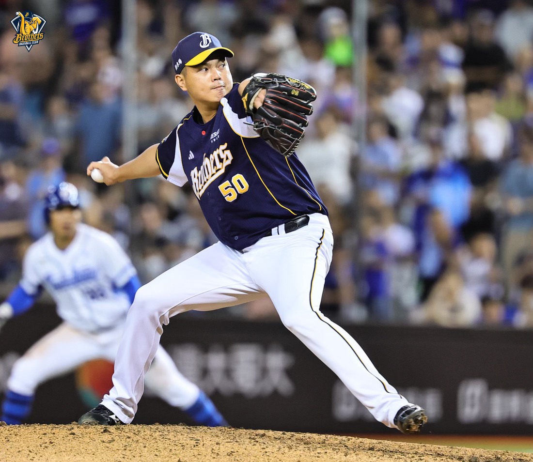 中信兄弟》影／牽制戴培峰出局！蔡齊哲0打席中繼成功史上第3人　江坤宇發暗號