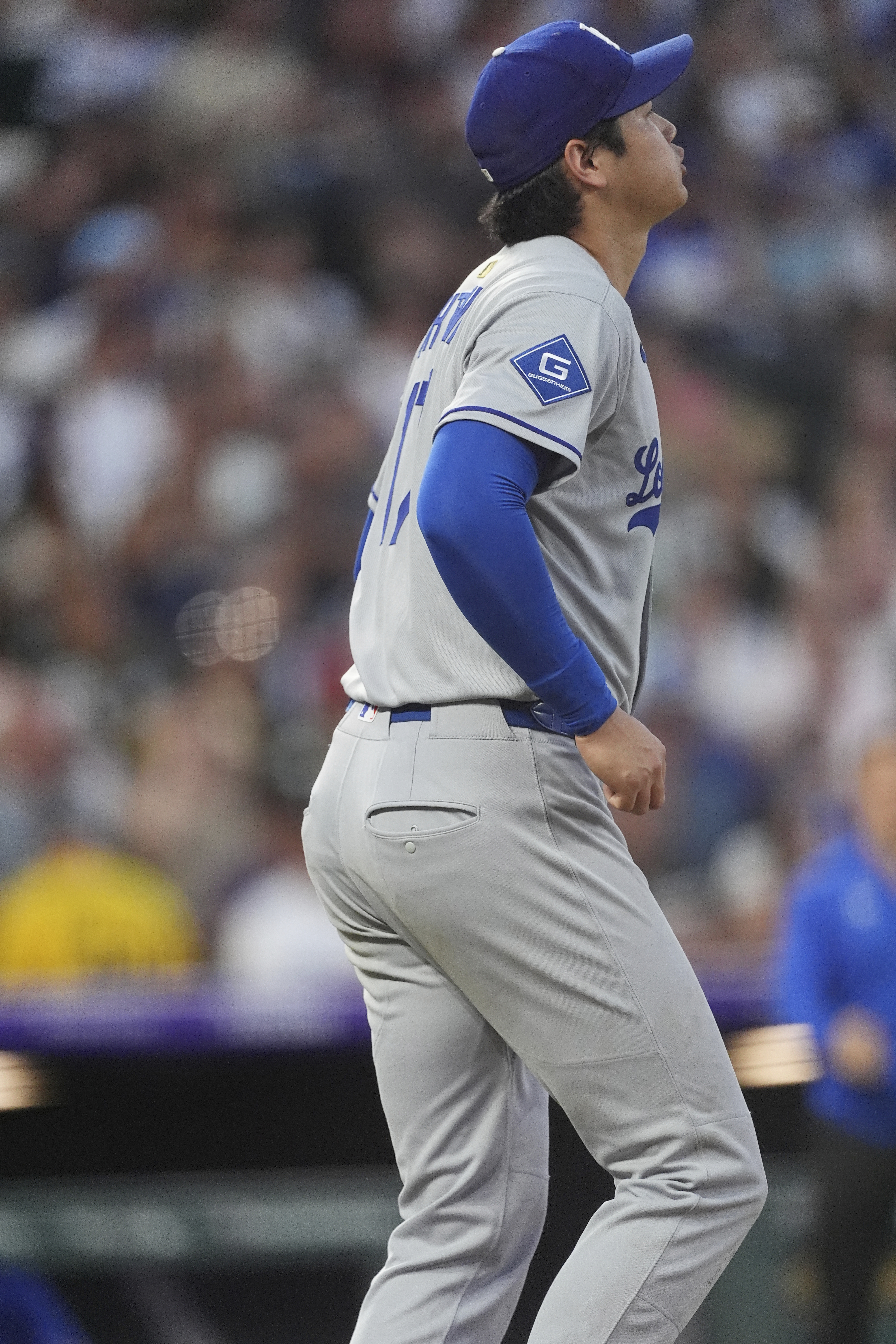 快訊／影！大谷翔平4下遭強襲球擊中右腳5下換投　被敲本季新高9安、失5分