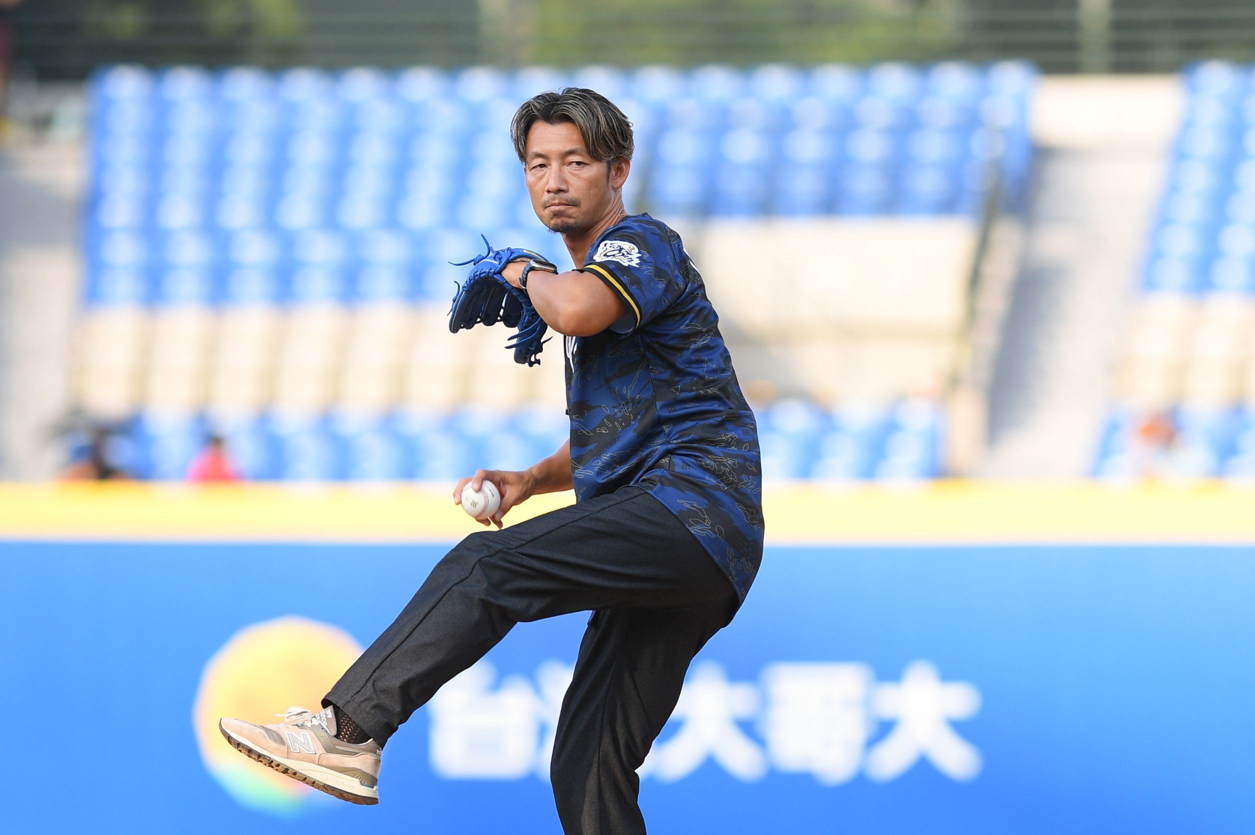 富邦悍將》鳥谷敬開球讚新莊球場很漂亮！　「像大聯盟等級」