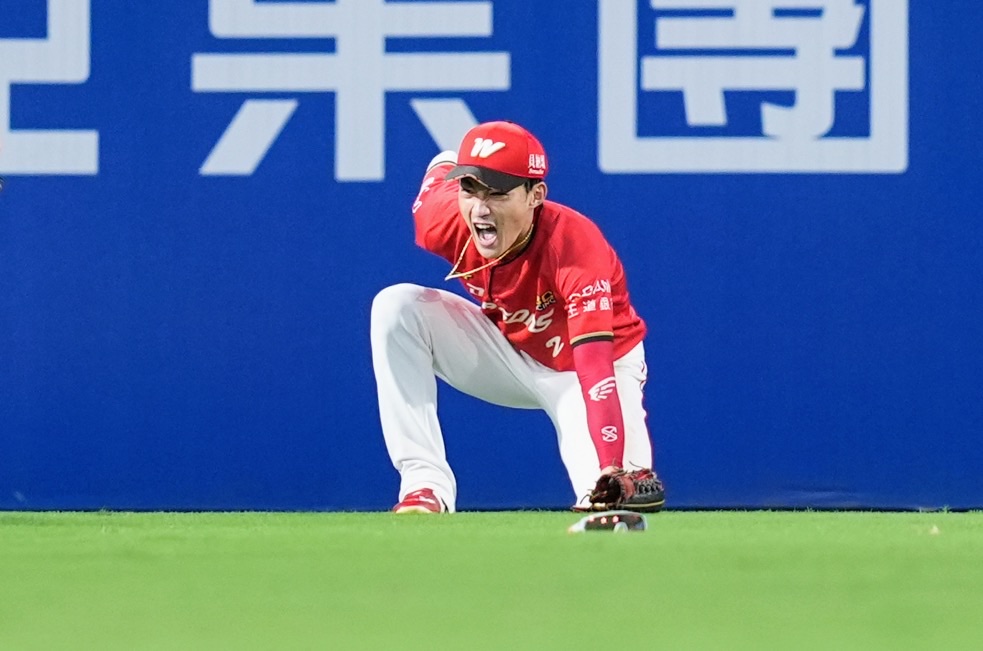 味全龍》郭天信飛身撲接預約最佳美技　葉君璋：球場好有影響