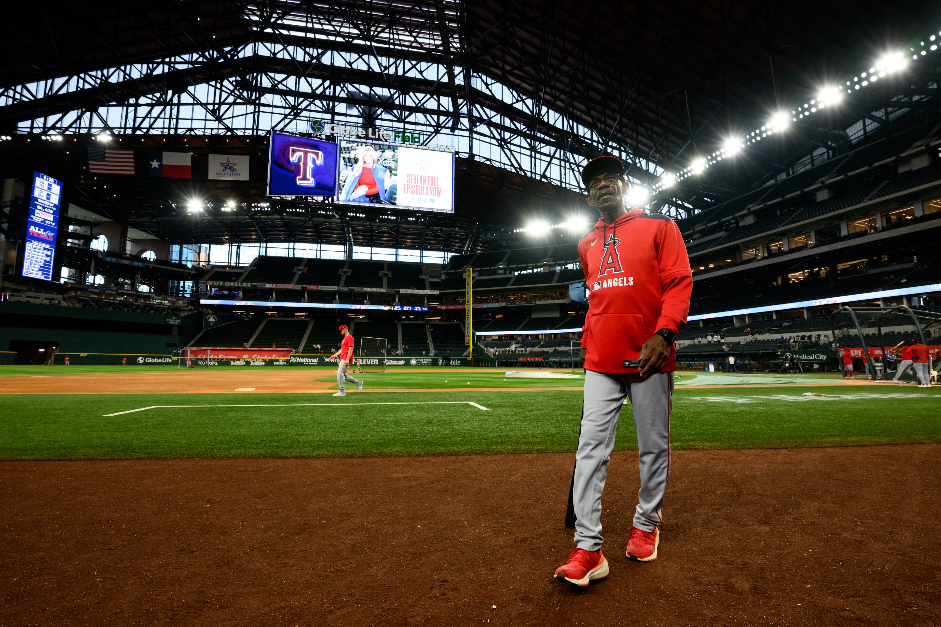 MLB》天使73歲老教頭心臟開刀：覺得自己已經死了　今重返球場明年還要再執教