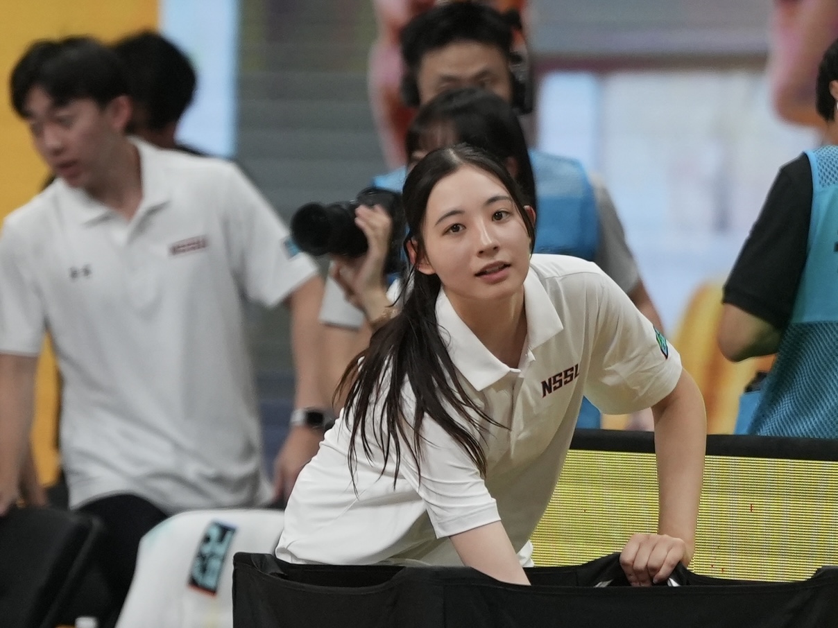 亞洲大學生籃球聯賽》日本體大正妹經理爆紅　向台灣球迷打招呼