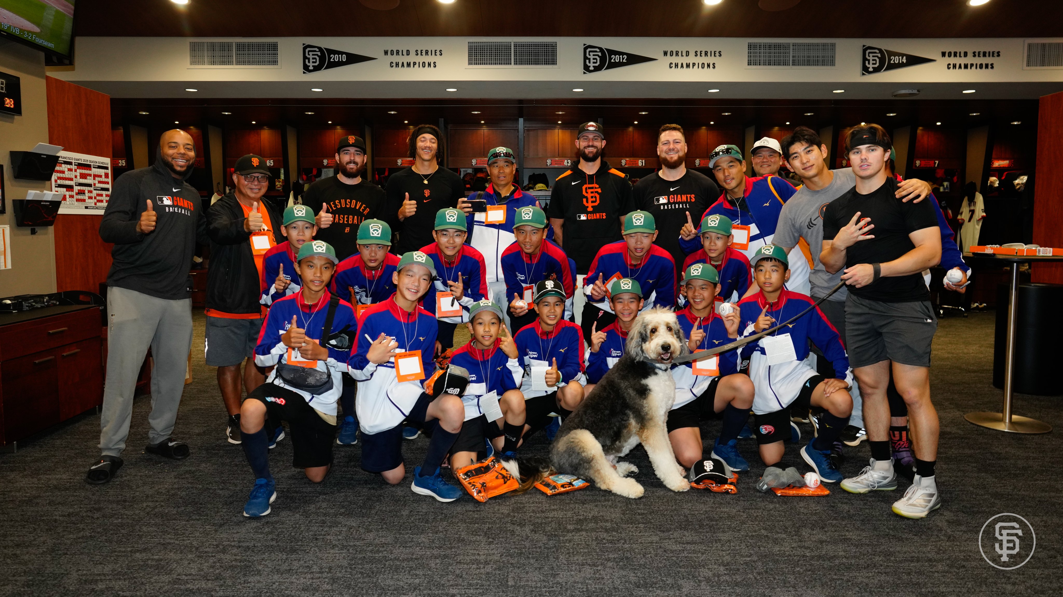 MLB》舊金山巨人歡迎台灣東園國小少棒隊奪冠！　全隊高喊「鄧愷威學長加油」