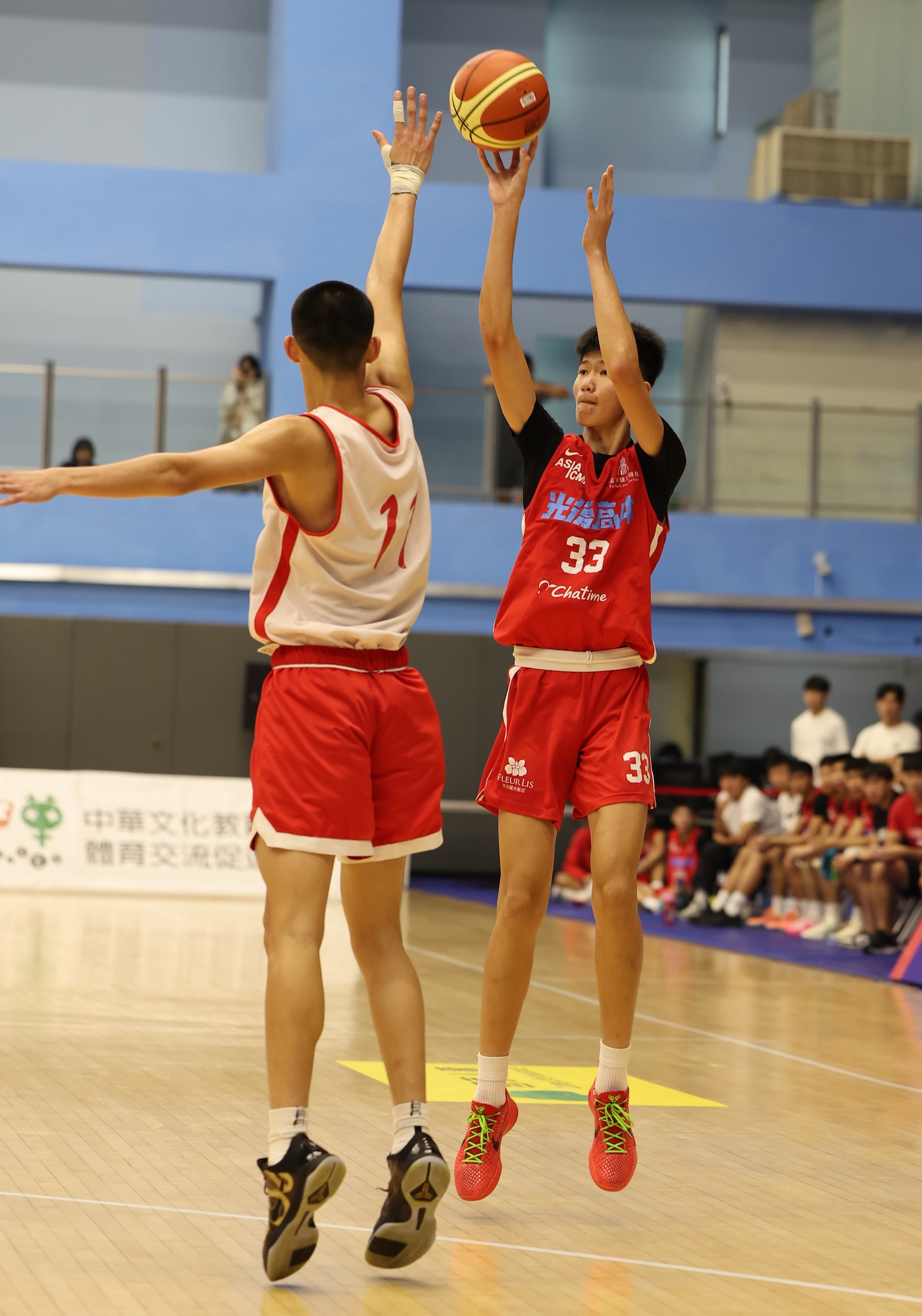 興富發登峰造極青年籃球邀請賽》光復高中有200公分長人潘皓瀚