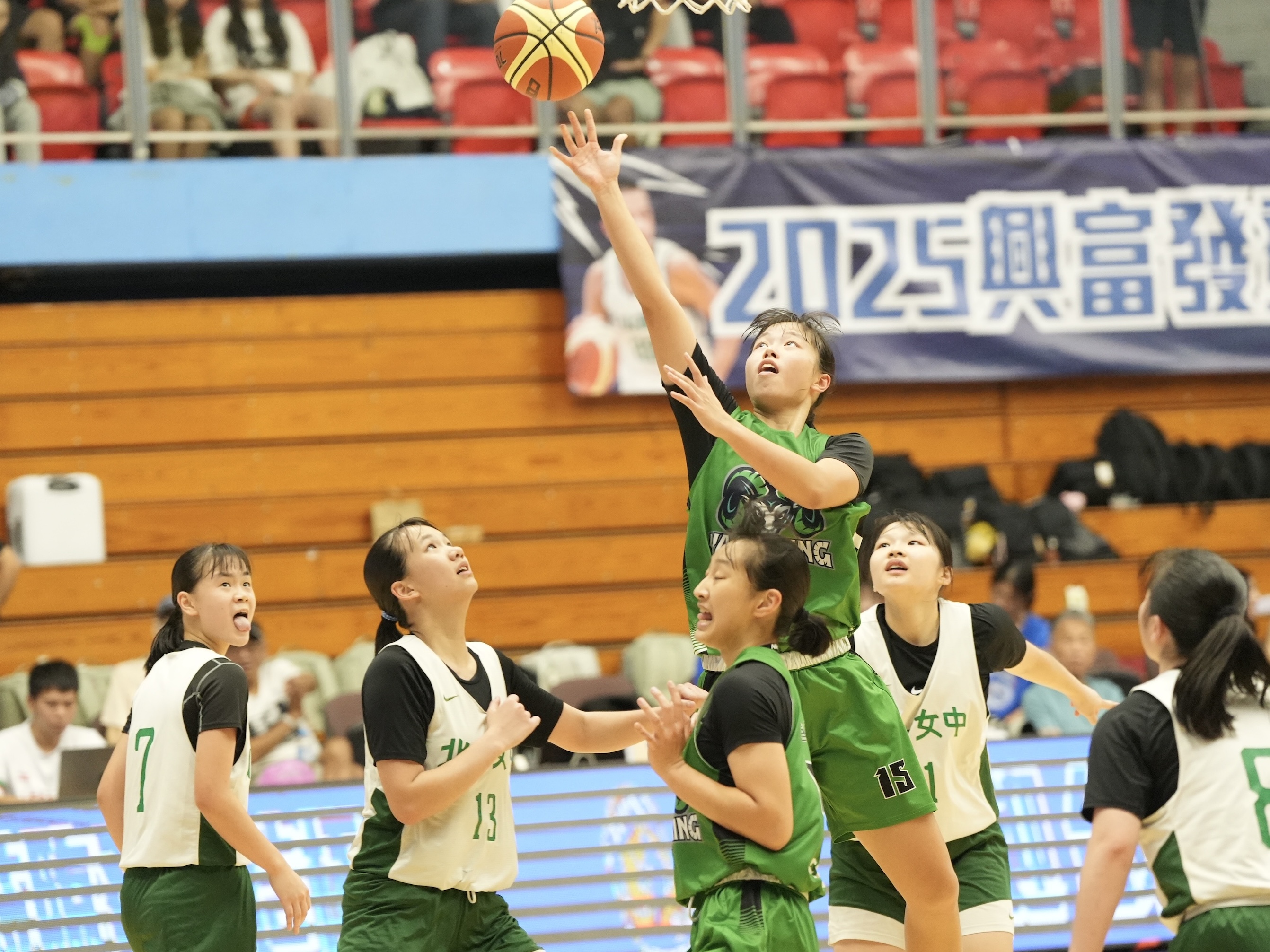 興富發登峰造極青年籃球邀請賽》北一女差點浪費20多分領先　險勝陽明封后　東泰力克南湖封王