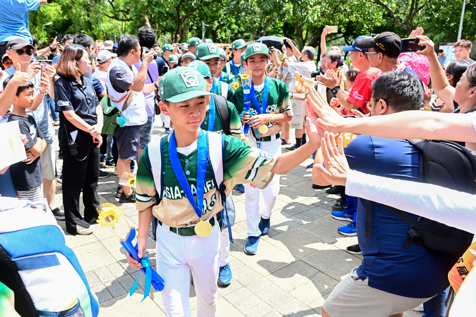 威廉波特少棒》東園國小少棒睽違29年奪冠遊行！　 台北街頭沸騰 