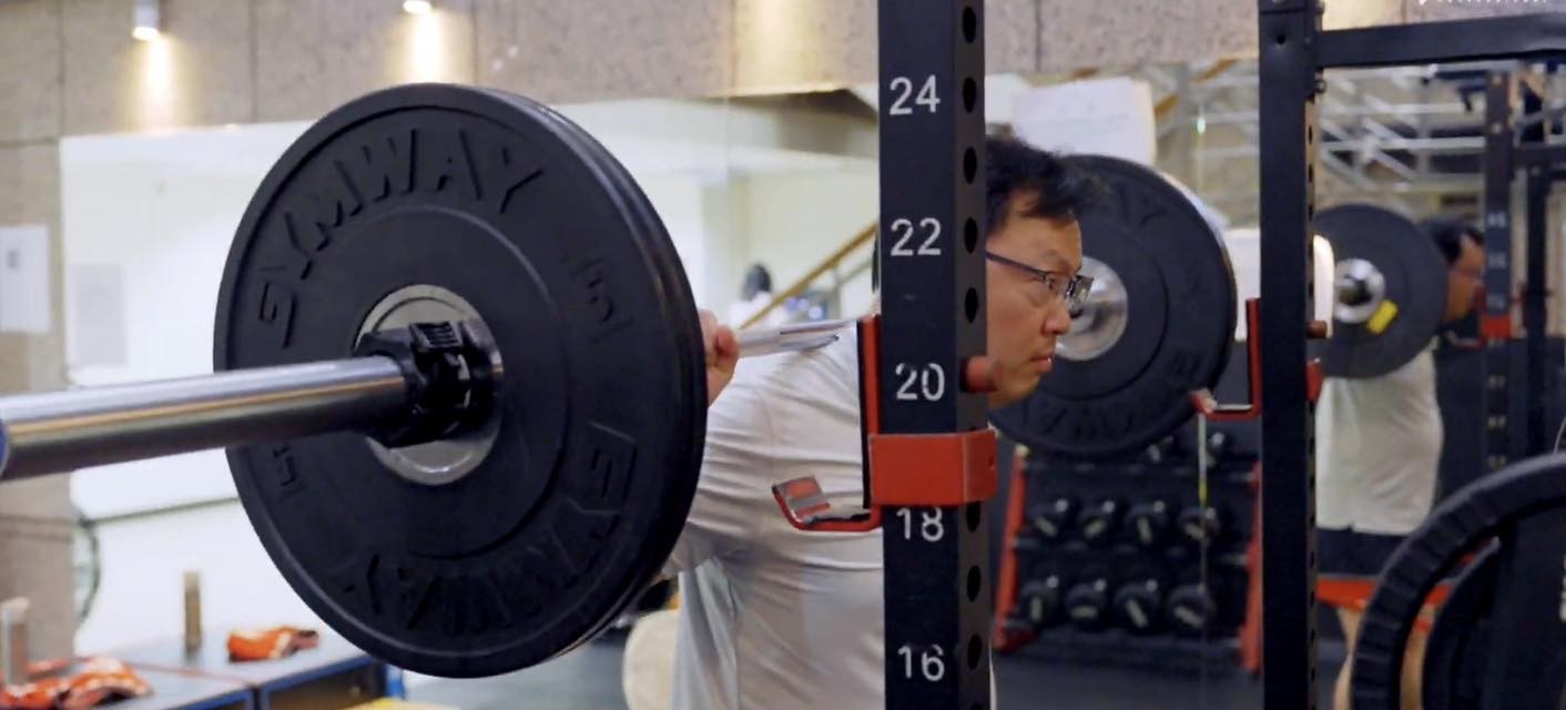 運動部》被李洋揪一起運動　鄭世忠曬訓練照報告「跑了5千公尺」