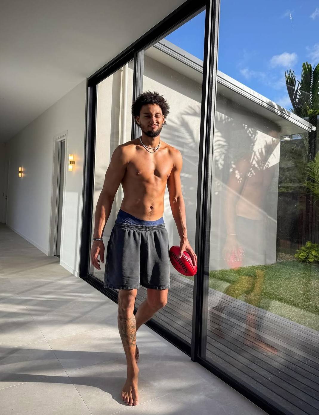 NBA》休賽季曬肌肉照被問「退休了嗎？」　Simmons親自回應：No