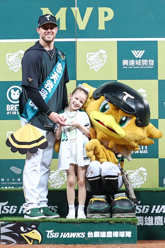 台鋼雄鷹》年輕的後援投手群有點累　後勁分享豐富經驗值
