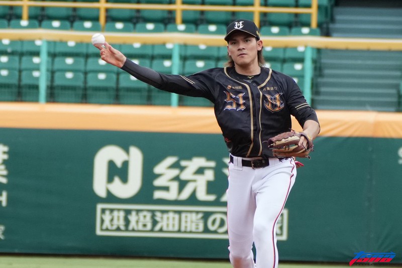 統一獅》林岳平說昨晚9局下是擴大守備　「不能把所有輸球原因都怪在陳聖平身上」