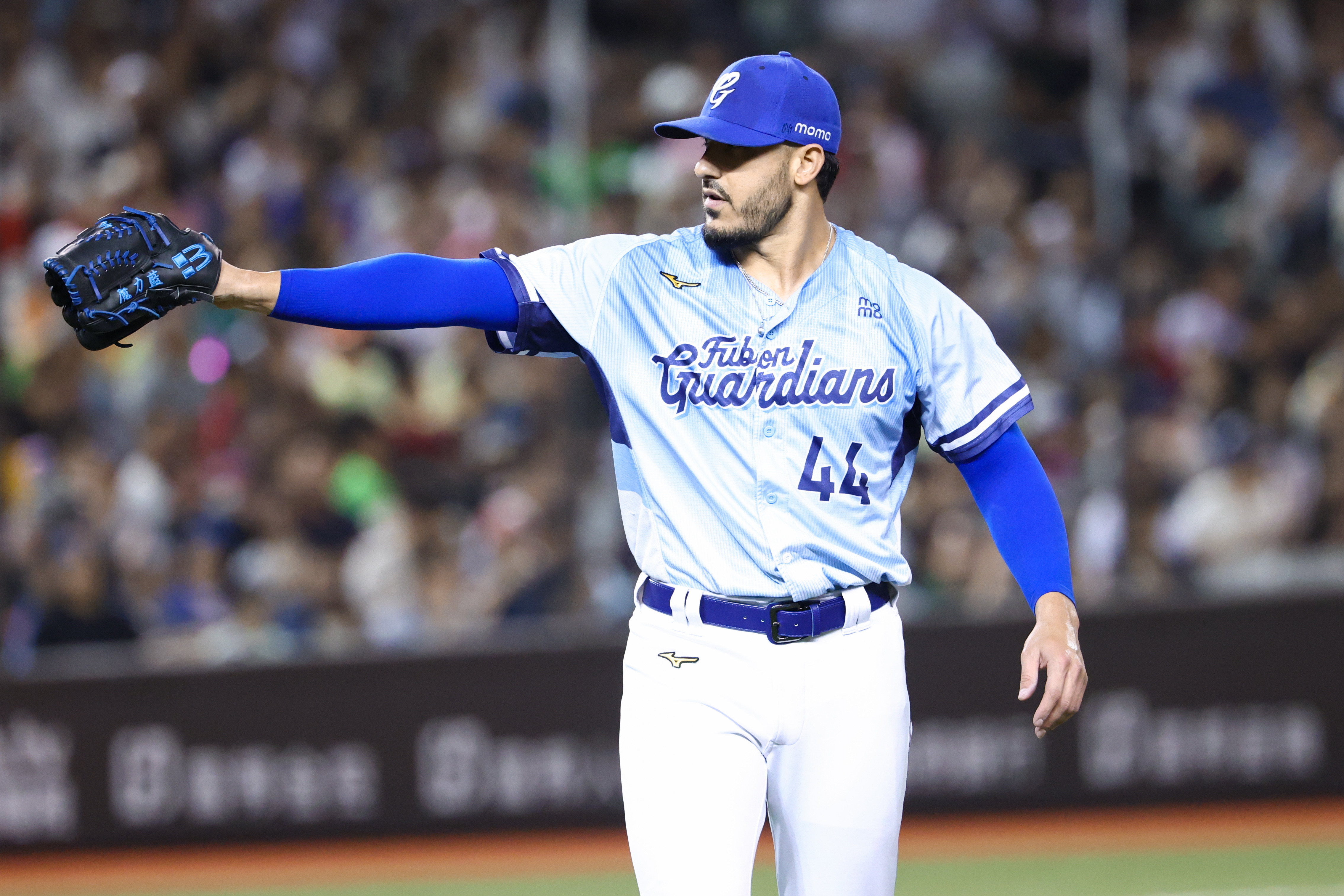 富邦悍將》與魔力藍及鈴木駿輔達成簽約共識　洋將補強持續進行