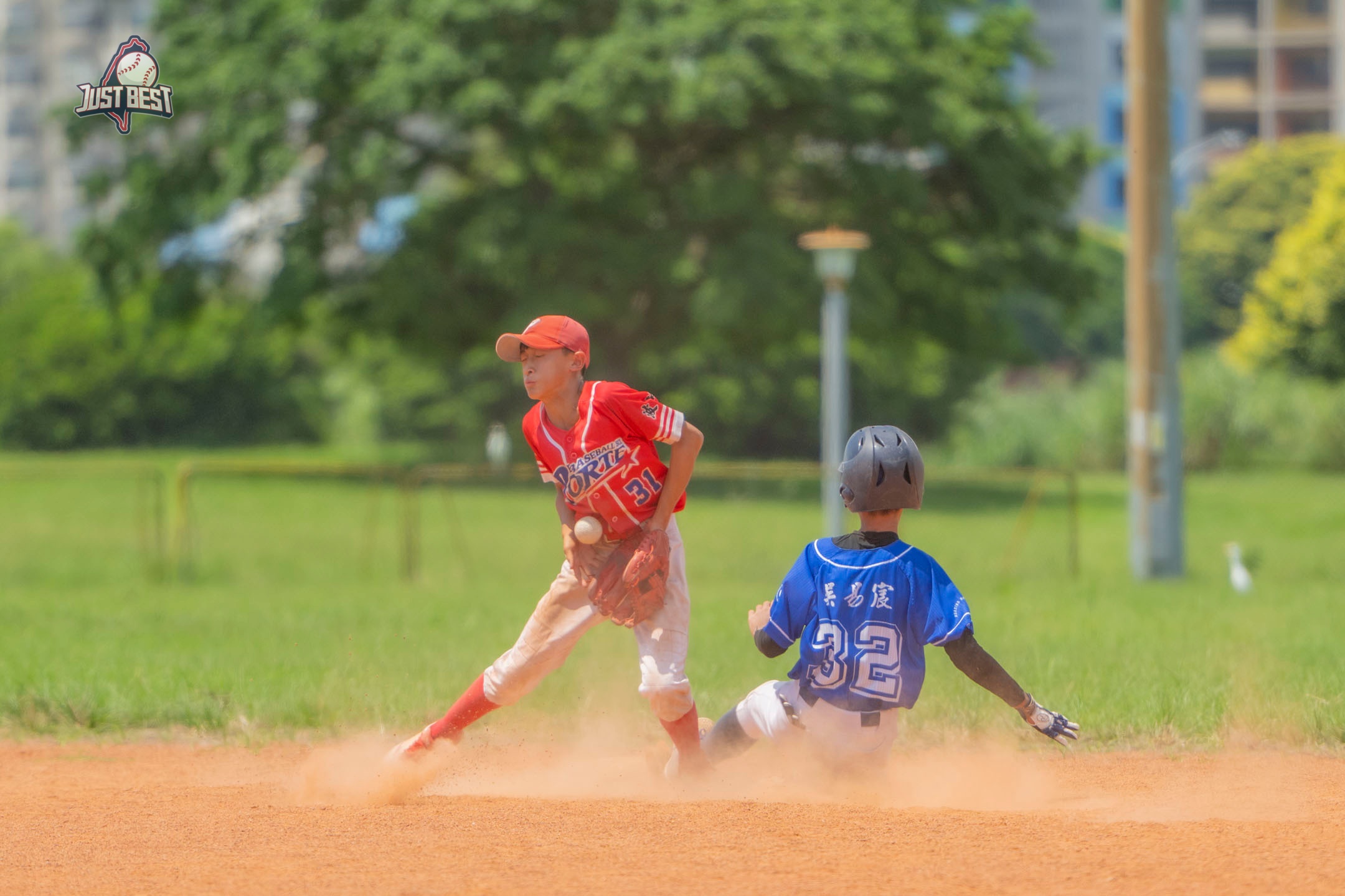 臺北就是棒》波特(紅)氣勢如虹打出三連勝 親子勇士(白)大敗雪山熊奪首勝