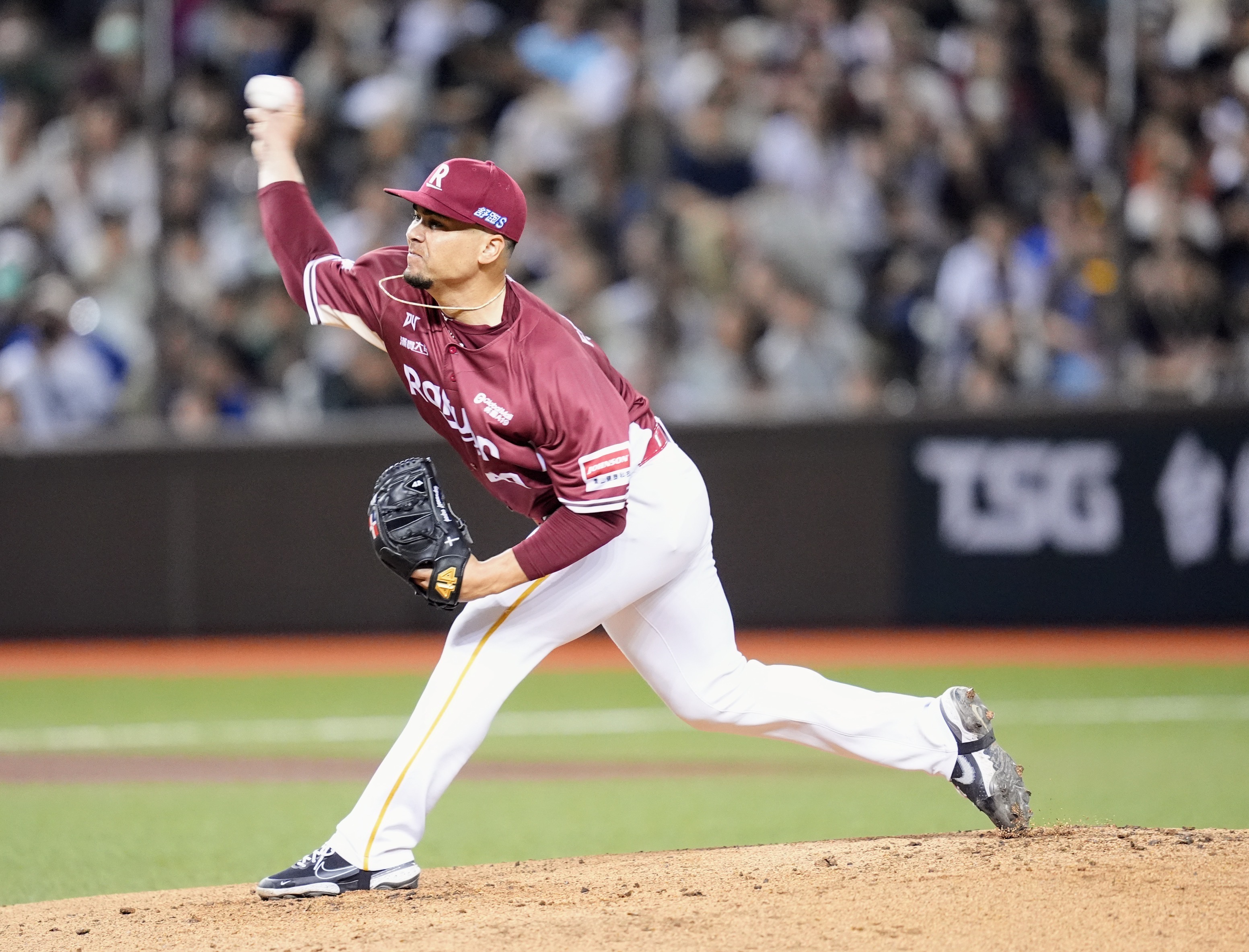 台鋼雄鷹》搶季後賽最後門票！跟桃猿還有3場對戰　洪總怎麼看