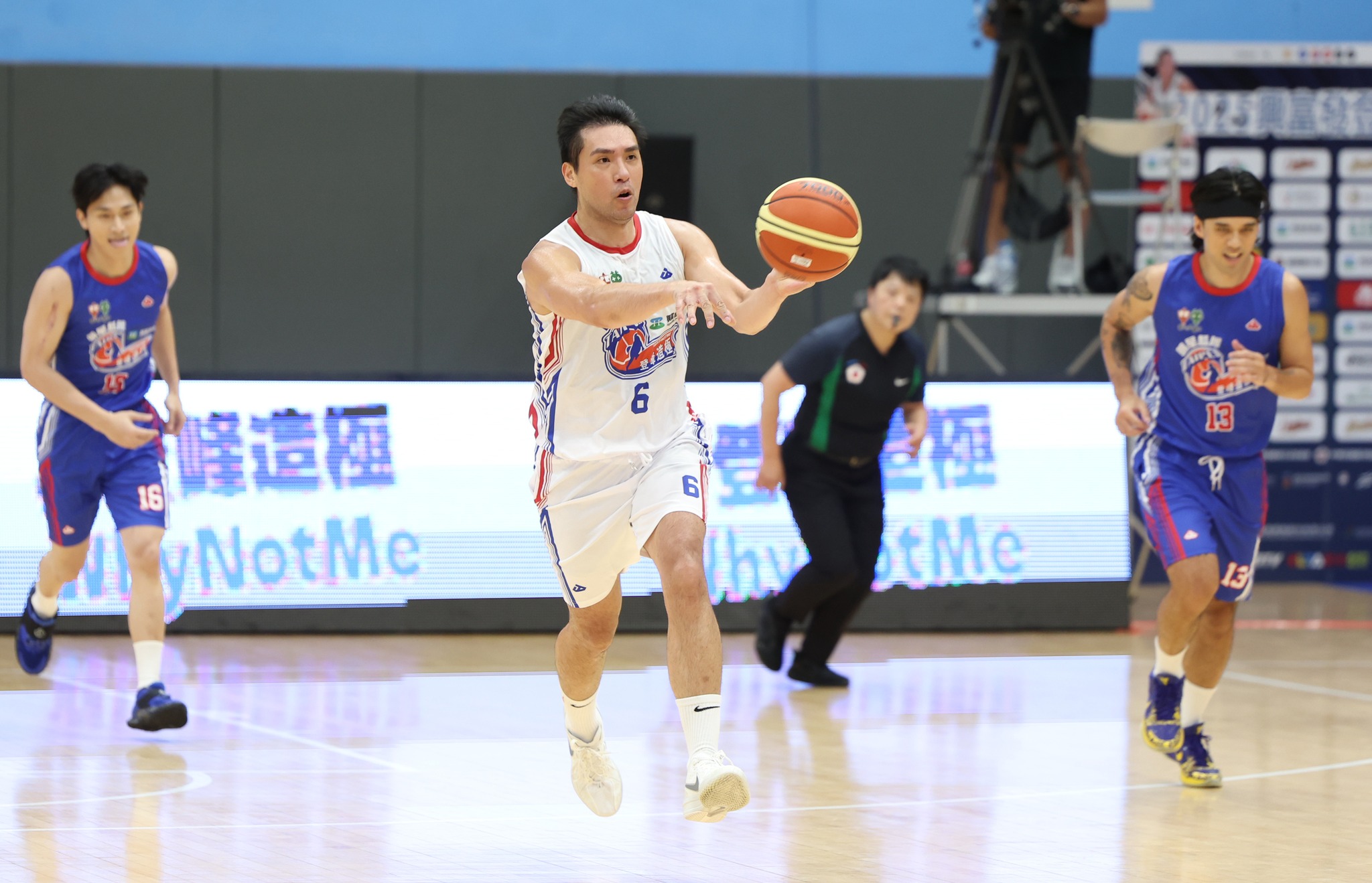 興富發登峰造極青年籃球賽》40歲陳順詳應該還可以打職籃　公益表演賽狂飆52分　