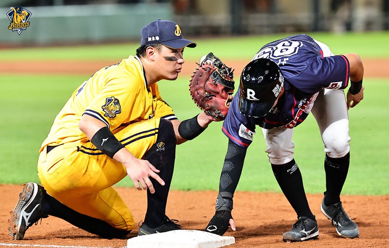 中職》4年再現單場兩次牽制出局　中信兄弟全季、下半季都是M5