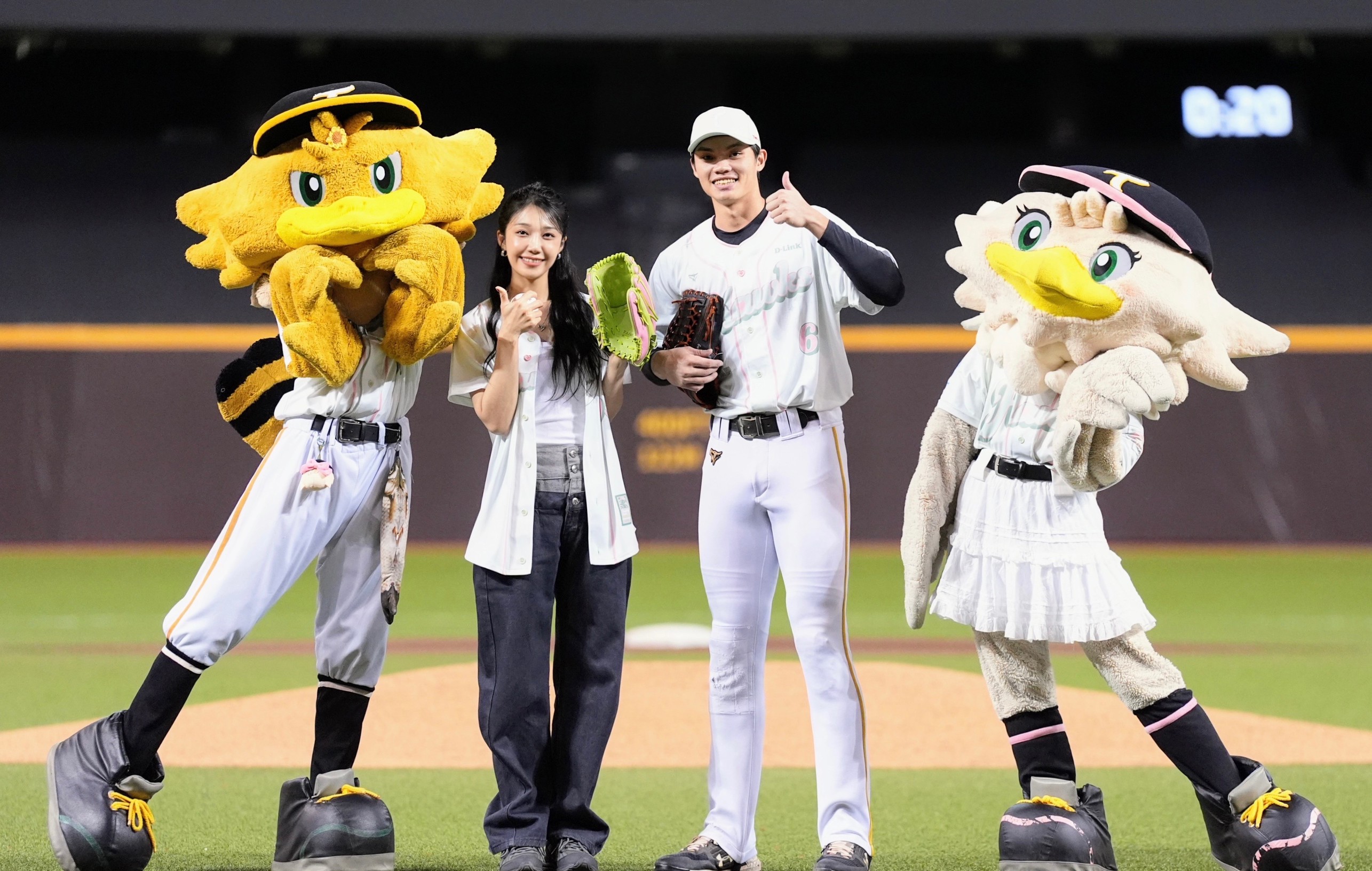 台鋼雄鷹》鄭恩地登大巨蛋壓軸演唱　Wing Stars同台演出掀高𤃬