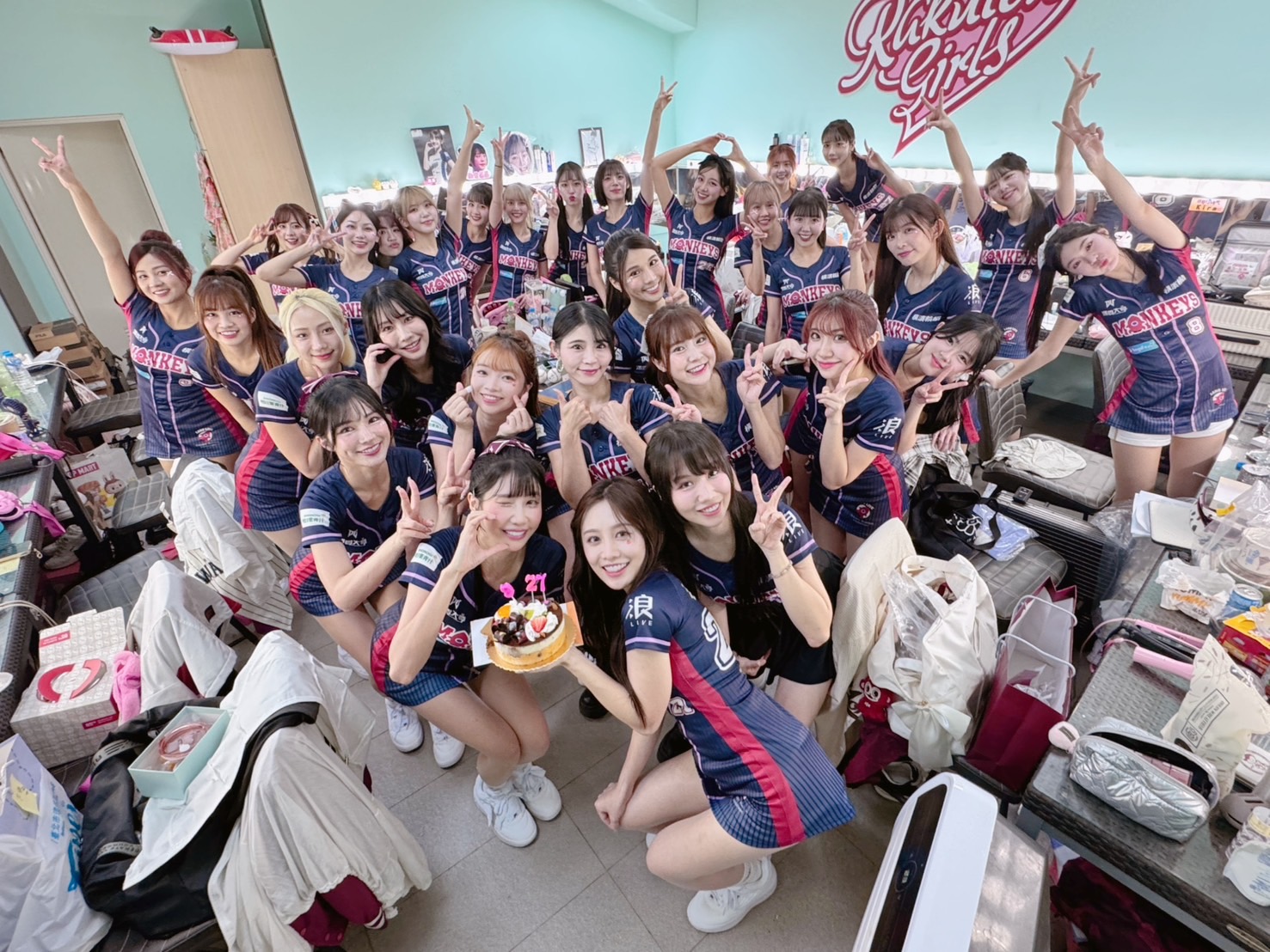 樂天桃猿》筠熹、若潼球場過生日　筠熹竟被河智媛新娘抱