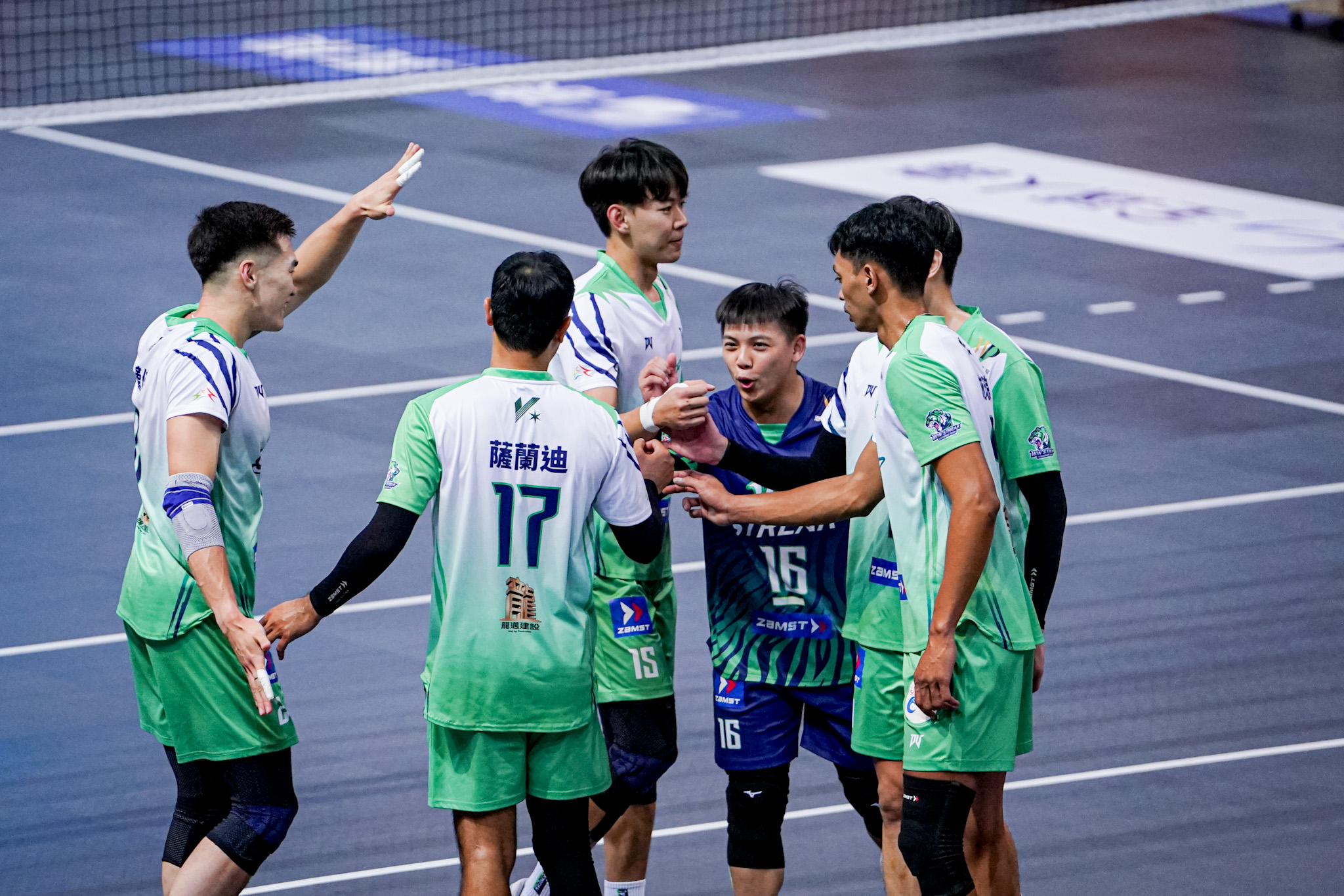 TPVL》臺中連莊明主場首戰　小魔女廉世彬、高佳彬賽前開唱