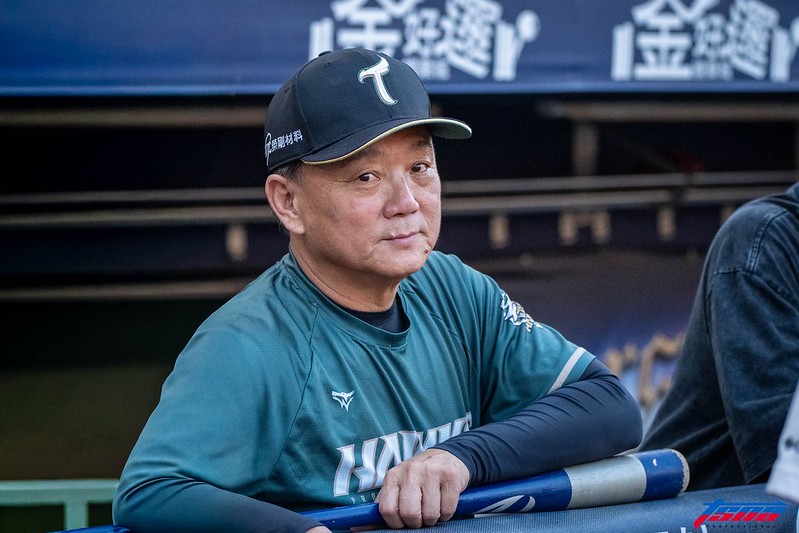 洪一中，黃以信攝。
