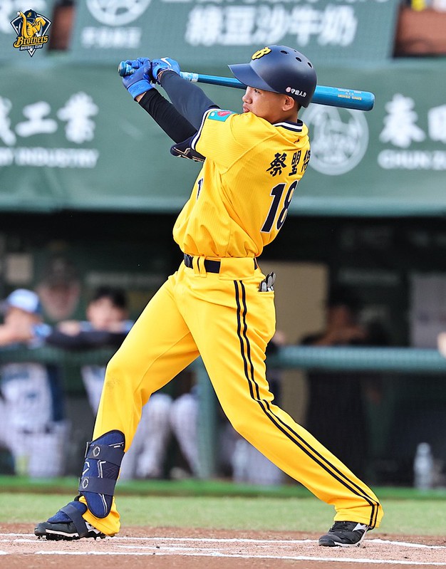 中信兄弟》奪年度第1後拉16人上一軍　首輪新人蔡琞傑1棒二壘手先發
