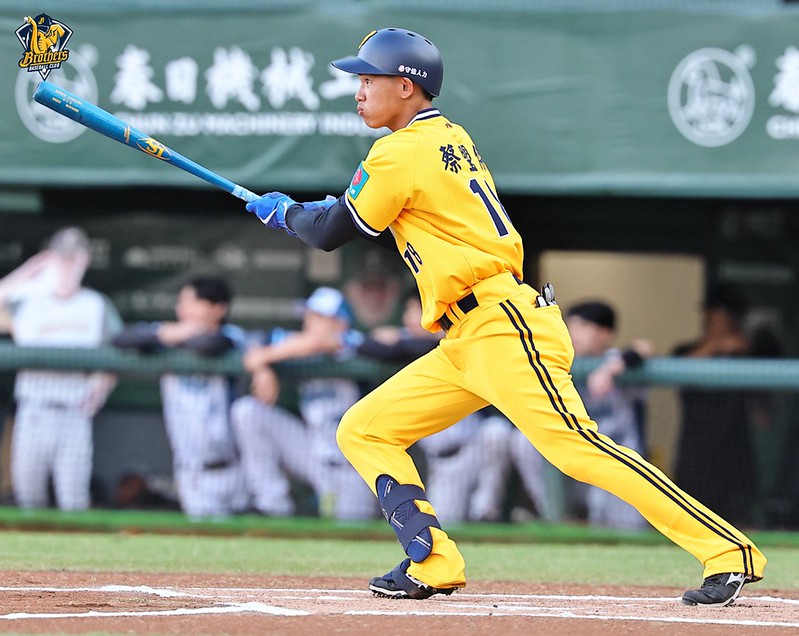 中信兄弟》超級菜鳥蔡琞傑連2場先發打一棒！　洲際挑戰場均破萬大紀錄