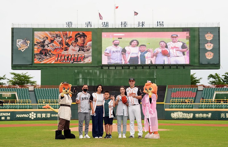 統一獅》從來不進場看林安可打球　媽媽開球說原因