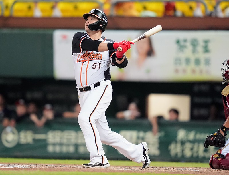 統一獅》生涯最終打席開轟還可以打季後賽　胡金龍：謝謝隊友