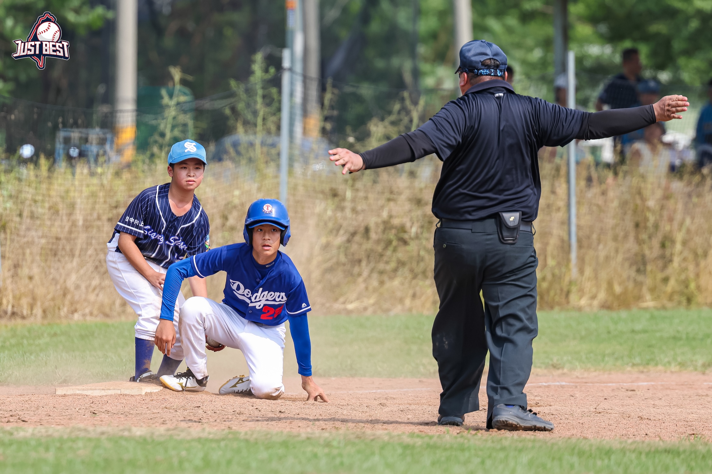 臺中就是棒》台中向上A猛攻奏效奪三連勝 台中向上U13守備穩定二連勝到手