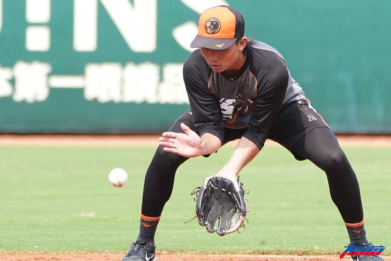 季後賽》林泓弦連3場先發站游擊　林岳平談19歲的歷練