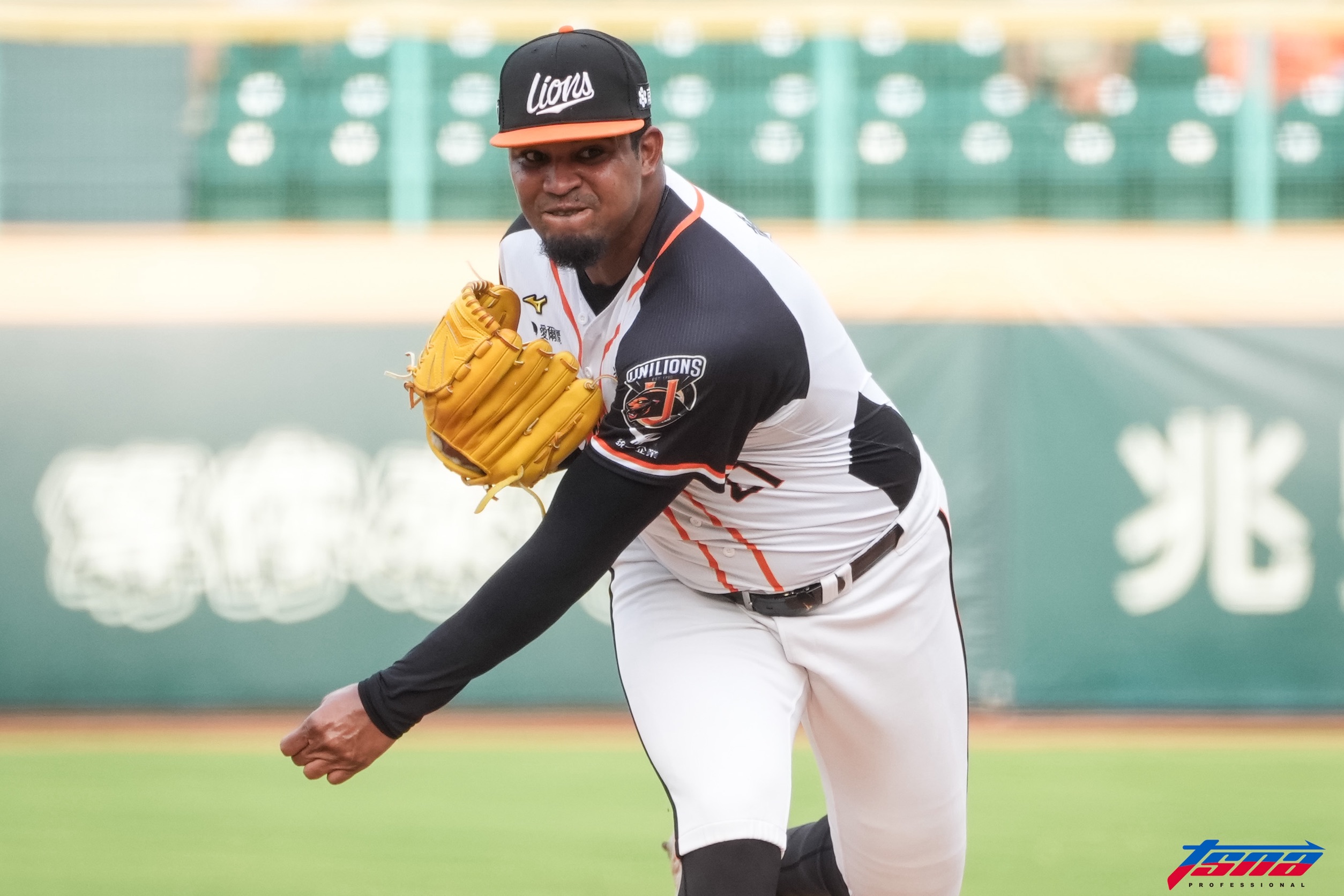 季後賽》影／統一獅前4局就3次失誤　蒙德茲3.2局狂丟8分破紀錄