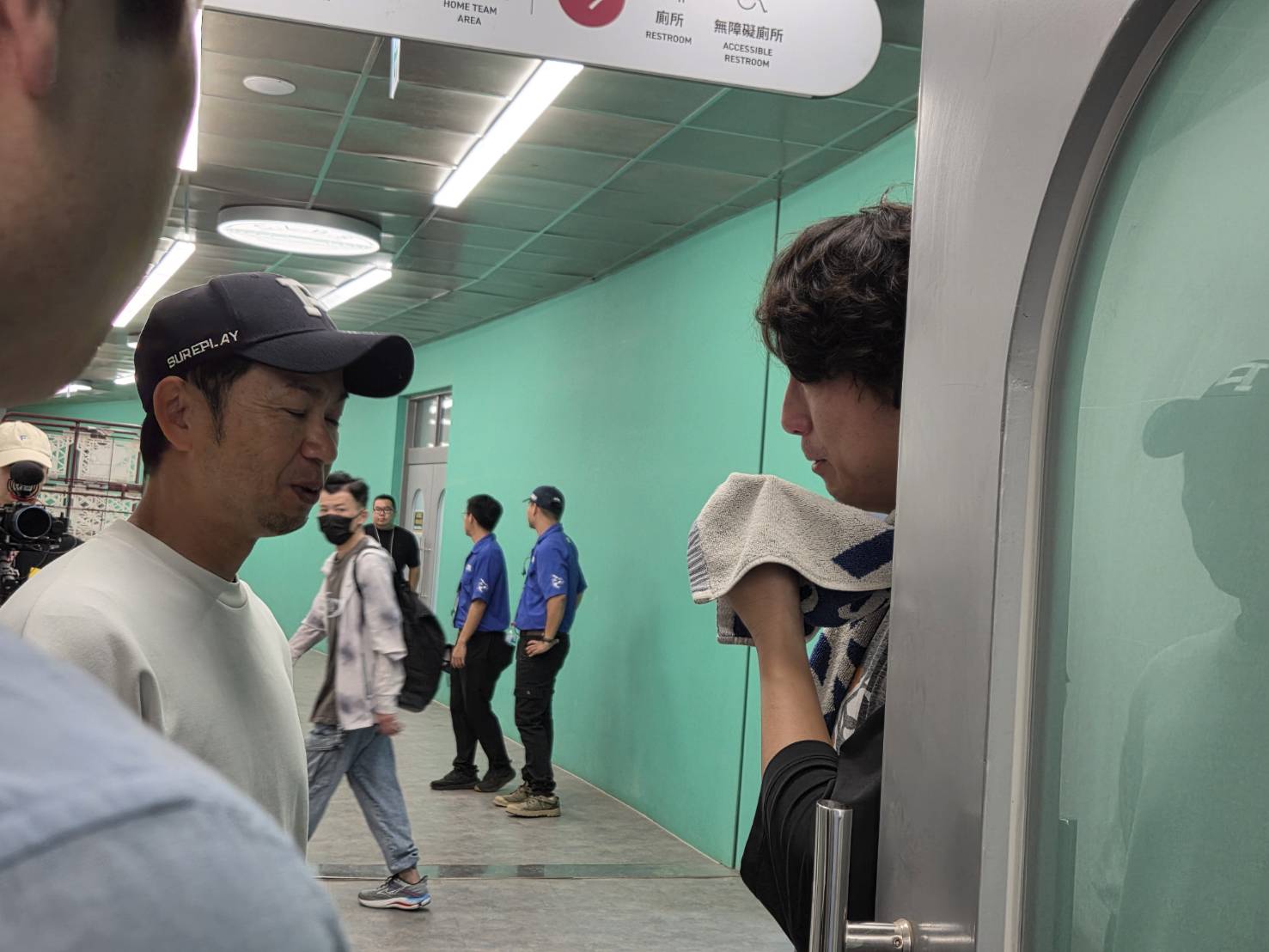 [閒聊] 高塩賽後恭喜猿隊