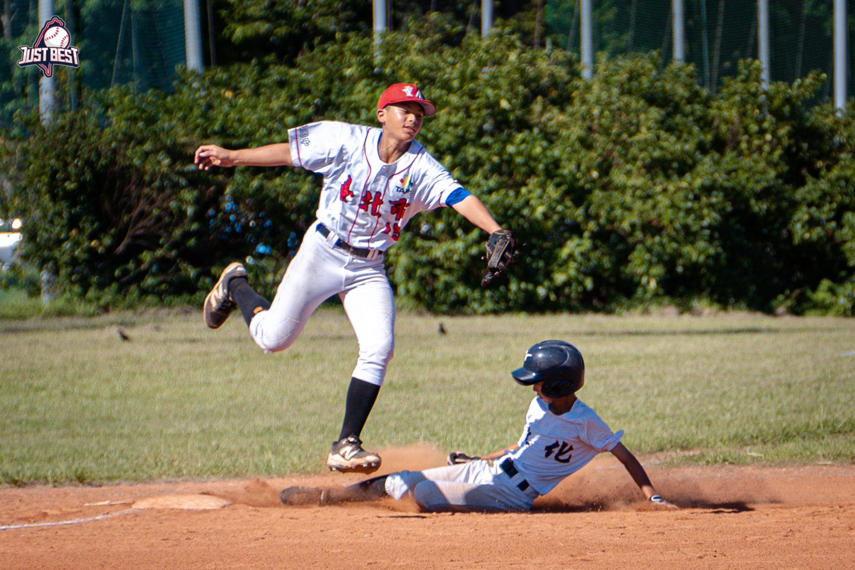 臺北就是棒》敦化國中與親子勇士(藍)打線火燙 先後擊敗重慶國中、陽明國中