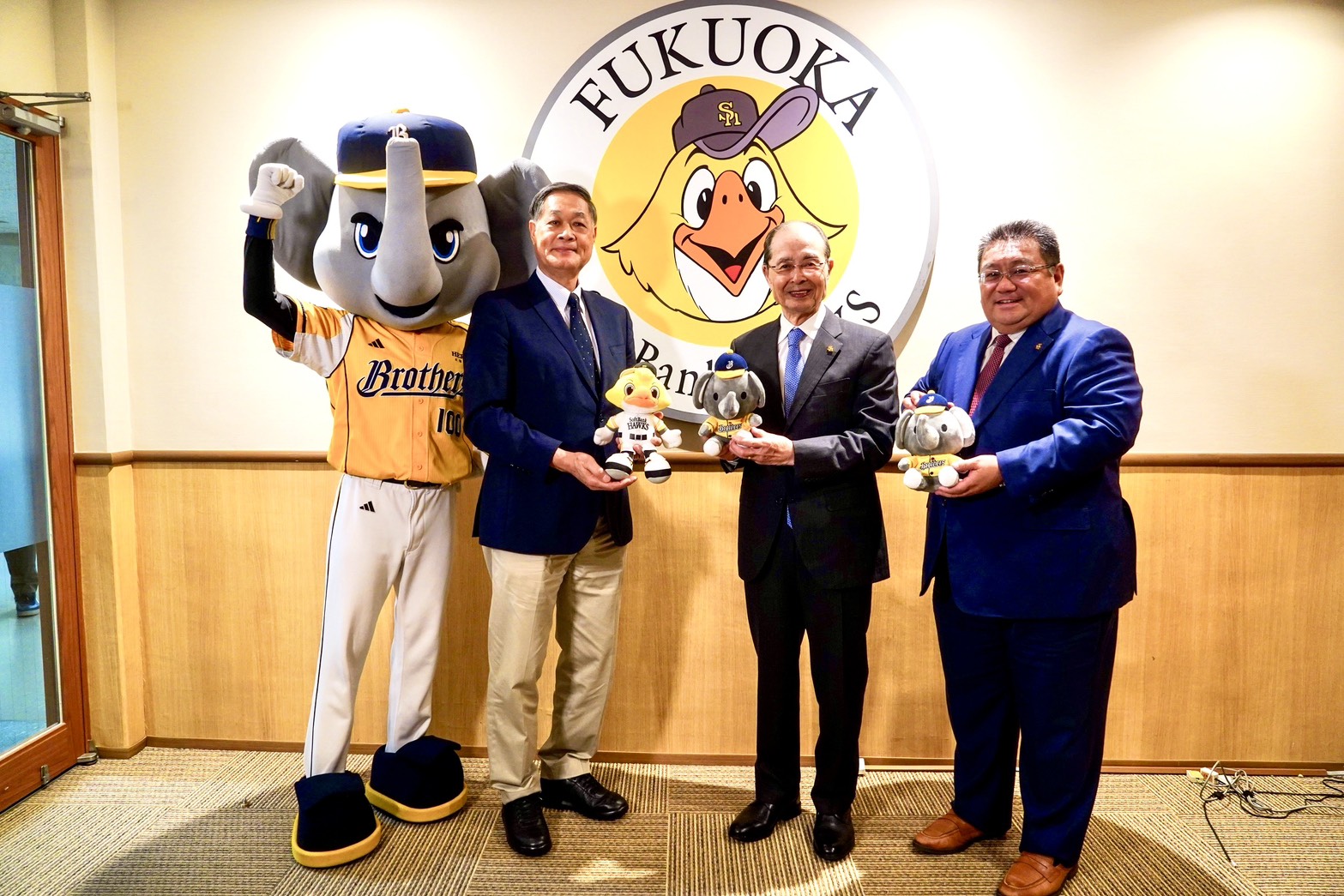 日職》中信兄弟力邀！軟銀鷹宣布明年2月來台大巨蛋交流賽 　2/25對兄弟、2/26戰經典賽台灣