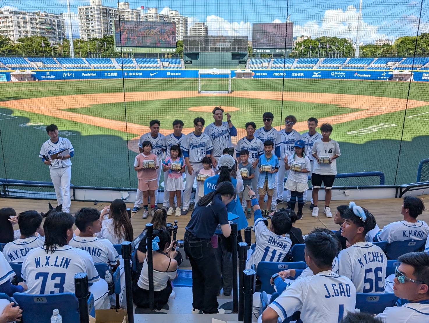 富邦悍將》超過4000球迷參與感恩會　集團捐2000萬助花蓮基層棒球重建