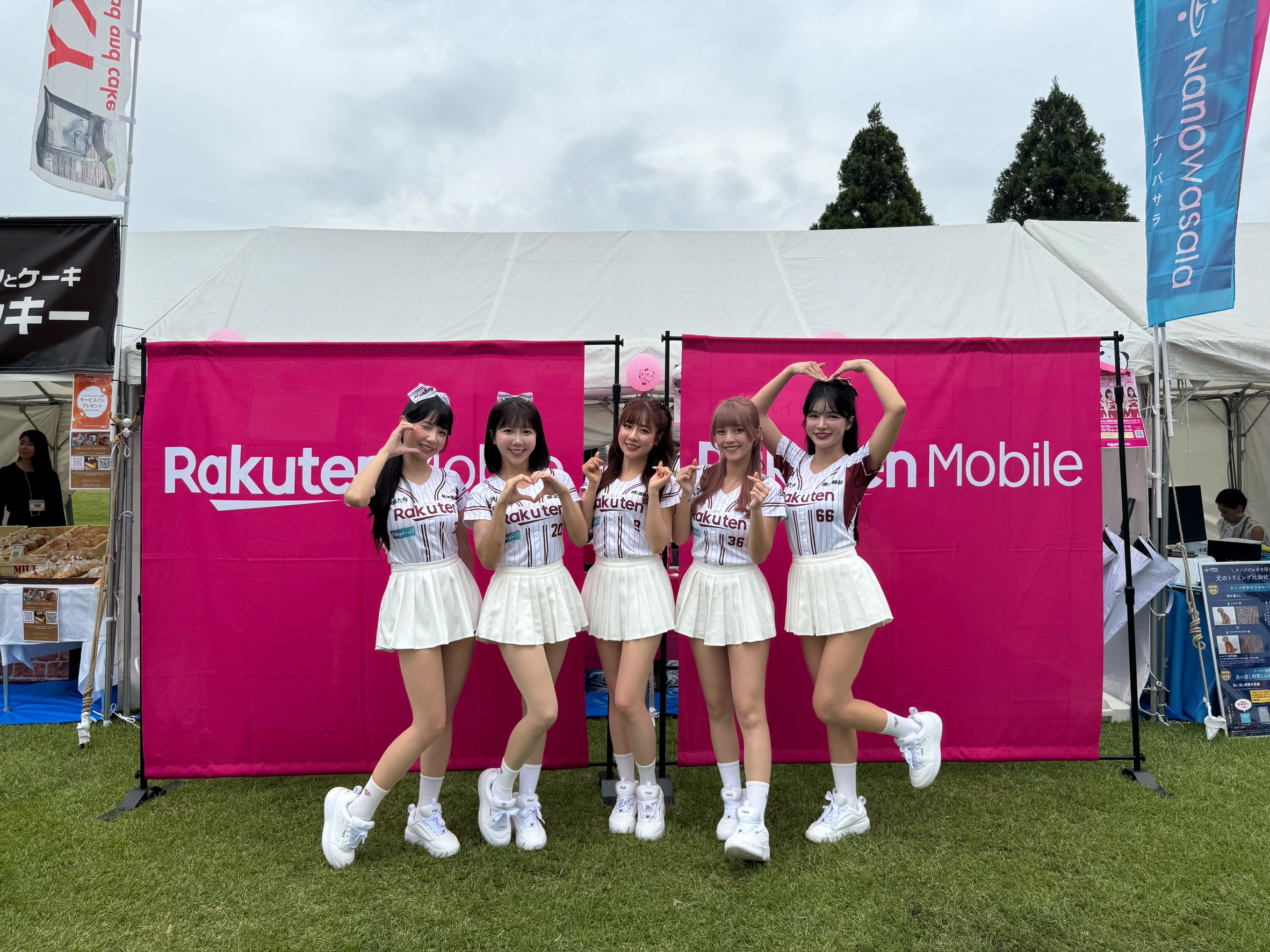 台灣大賽》樂天女孩熊本連線！　筠熹與岱縈手機緊追戰況歡呼