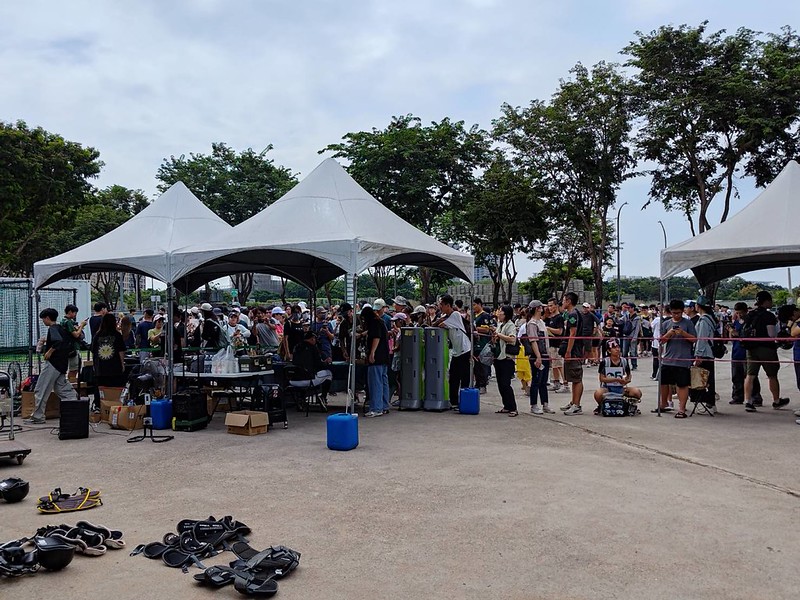 台鋼雄鷹》最後一次在橋頭秋訓好熱鬧　超過500名球迷到場看練球