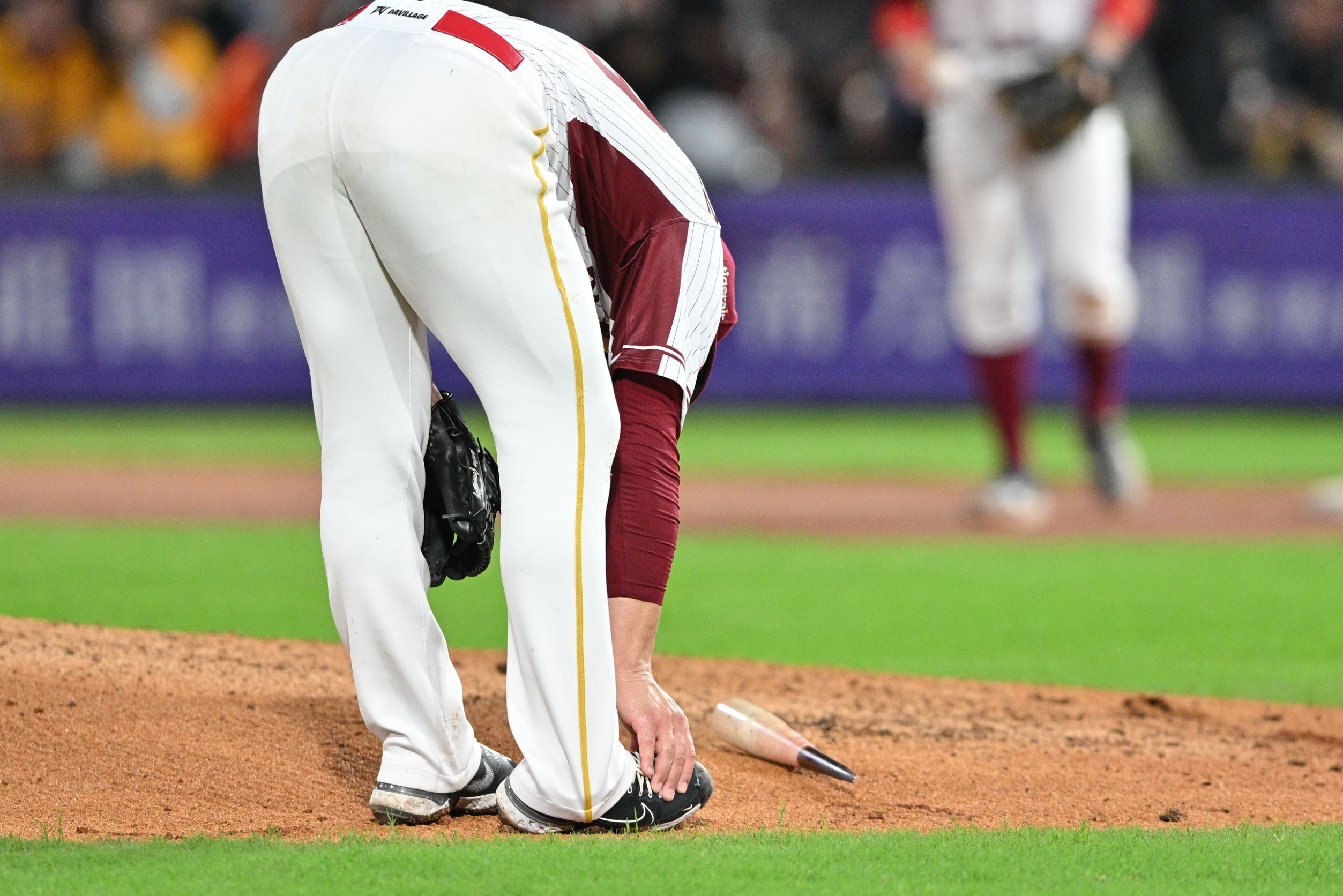 台灣大賽》驚悚！王政順斷棒飛到投手丘　威能帝差點被砸到