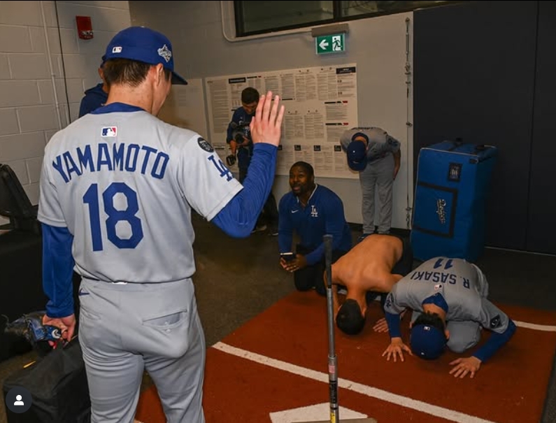 MLB》跟佐佐木朗希一起「土下座」向山本由伸致敬　體能教練還原幕後：希望也能對大谷翔平來一次