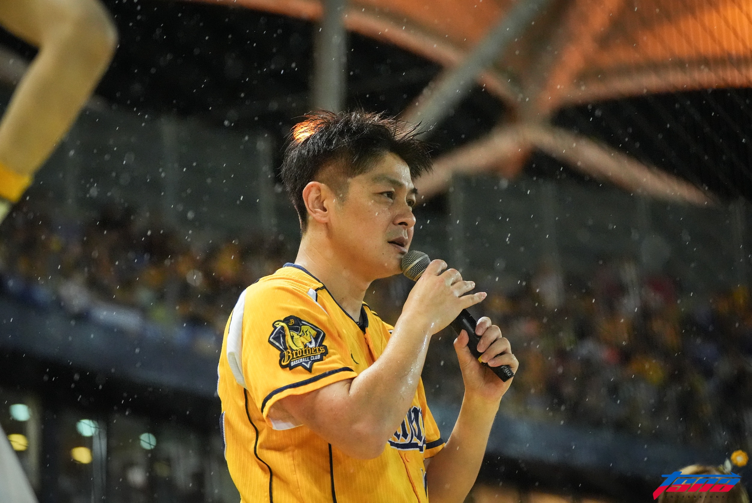 台灣大賽》林立內野滾地球重播改判　小白酸「至少畫面清楚」全場笑翻