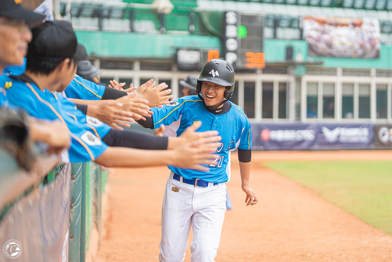 中信盃黑豹旗》社團強隊對決　成大南工努力在軟式棒球