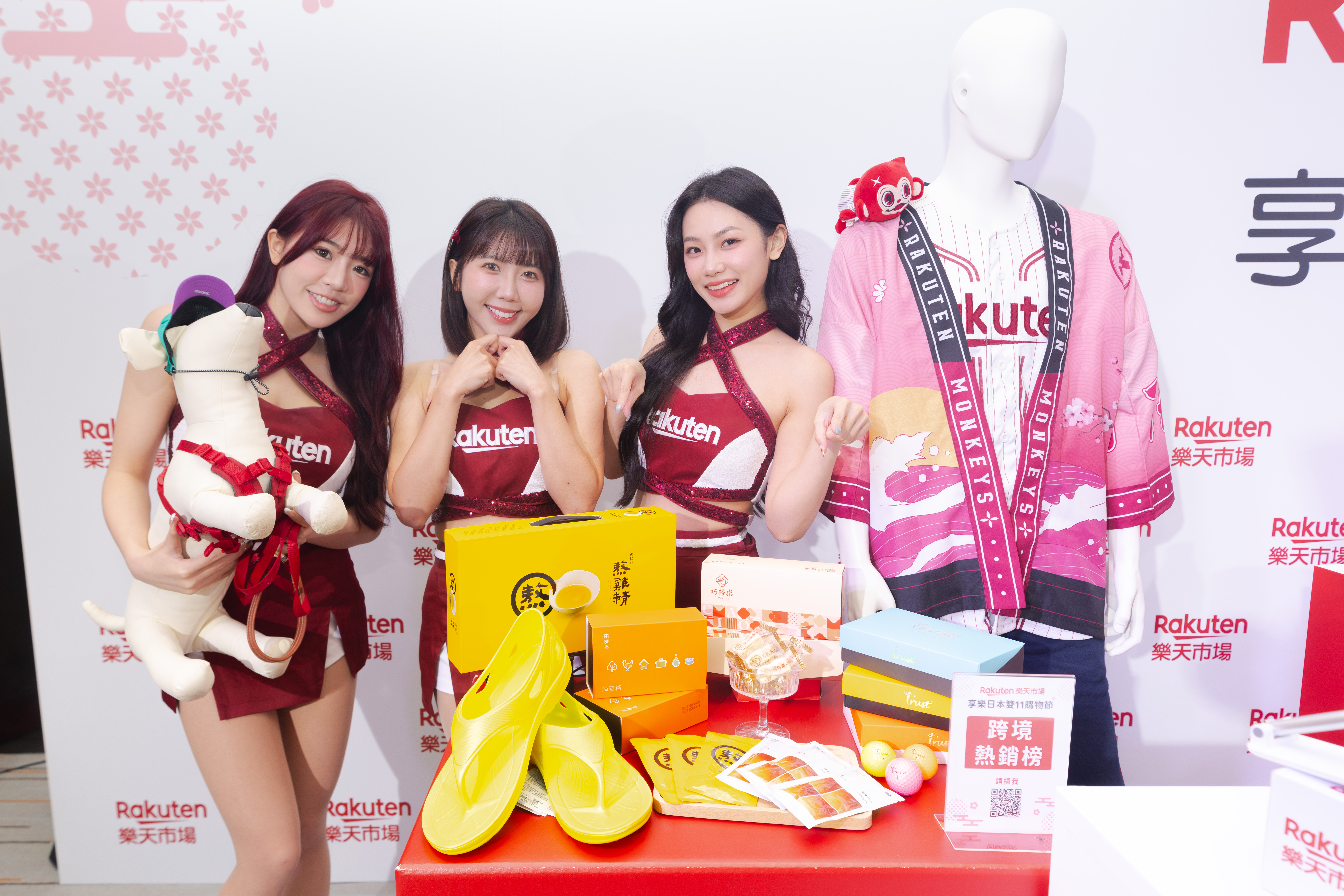 樂天桃猿》瘋狂1111購物要來了　Mika推薦粉絲來買女孩桌曆