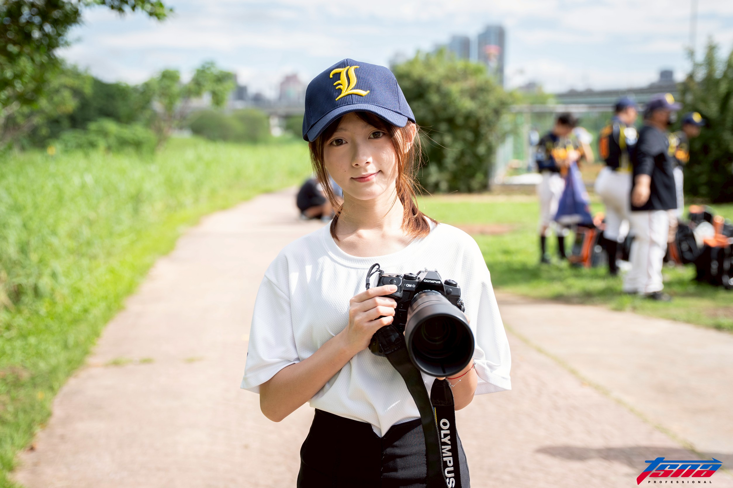 中信盃黑豹旗》羅東高中超甜美女球經幽默又暖心　拍球員「滑倒照」笑說拿去威脅他們