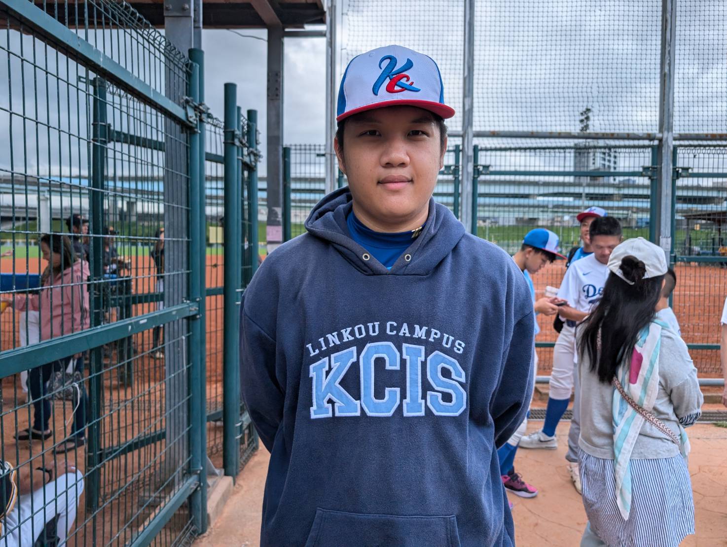 中信盃黑豹旗》台灣版《棒球大聯盟》　康橋國際12人戰隊學校屋頂練球逐夢