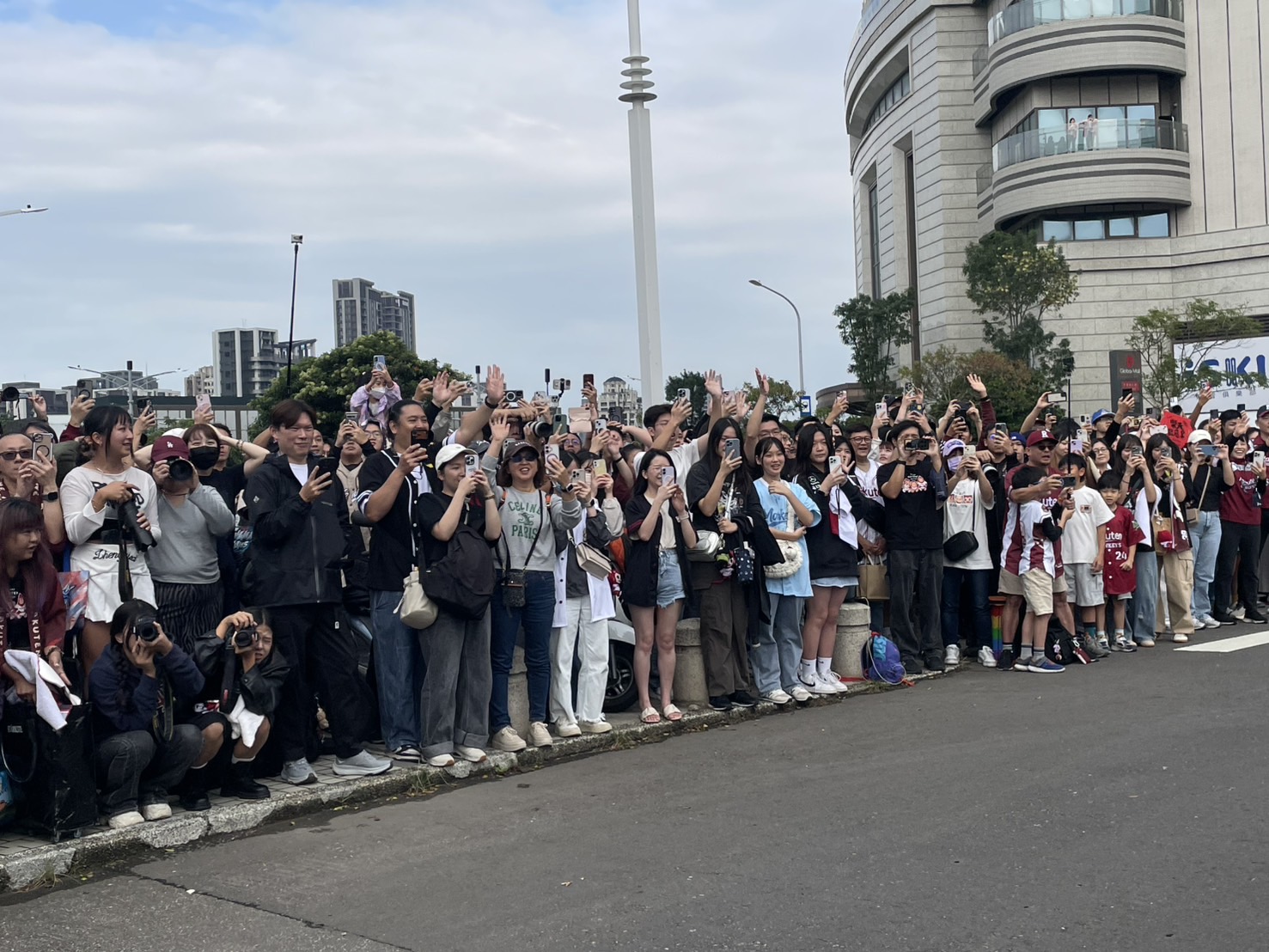樂天桃猿》現場破千球迷到場！　桃猿封王遊行好熱鬧