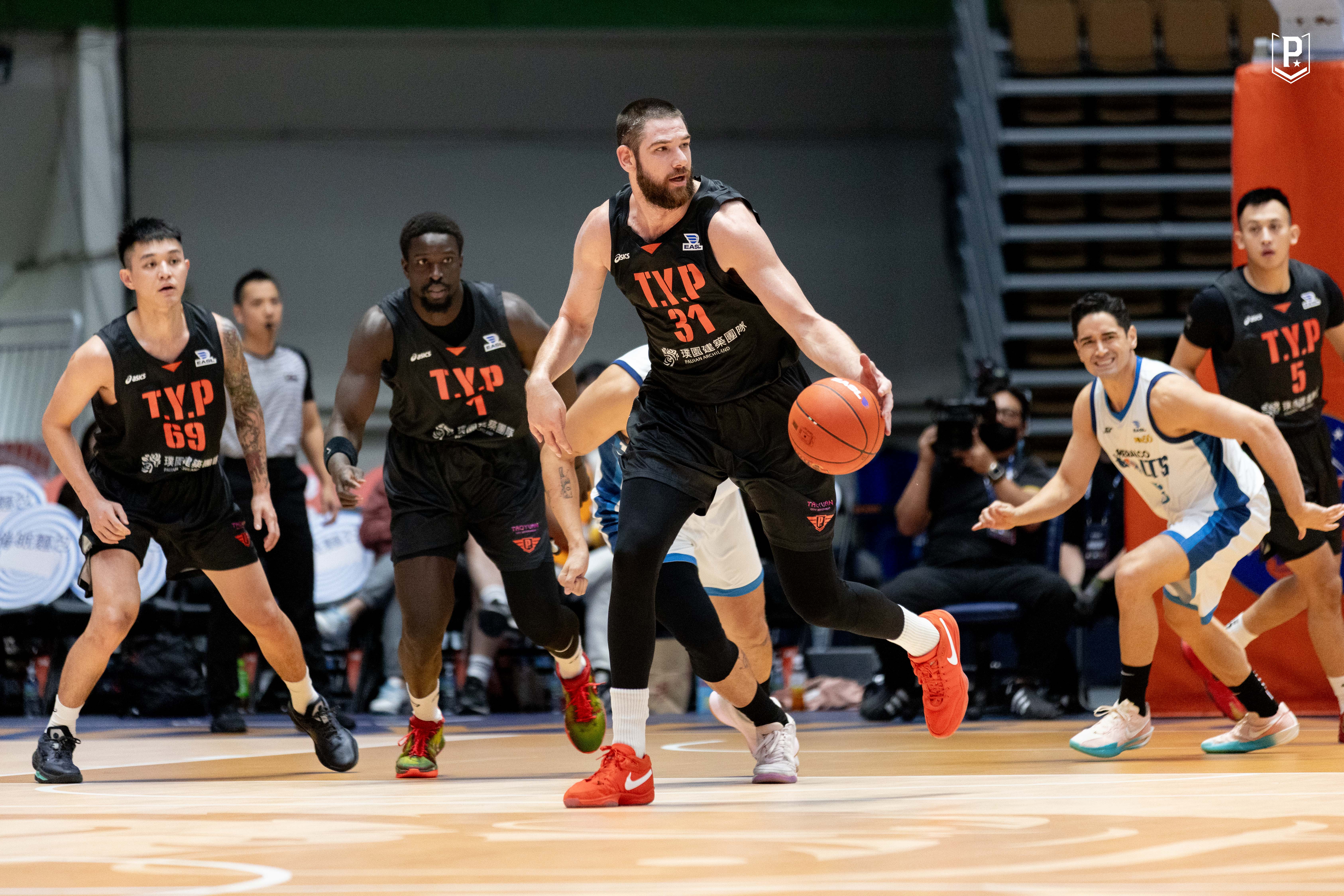 東超》阿提諾20分、17籃板率隊2連勝　馬尼拉電氣教頭爆氣遭驅逐