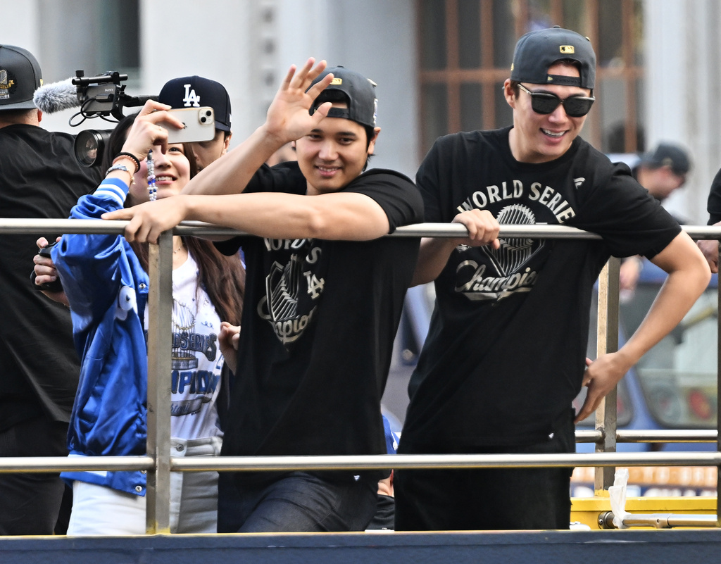 MLB》道奇隊封王遊行！大谷翔平已經在想3連霸　Roberts對球迷大喊：「３次」
