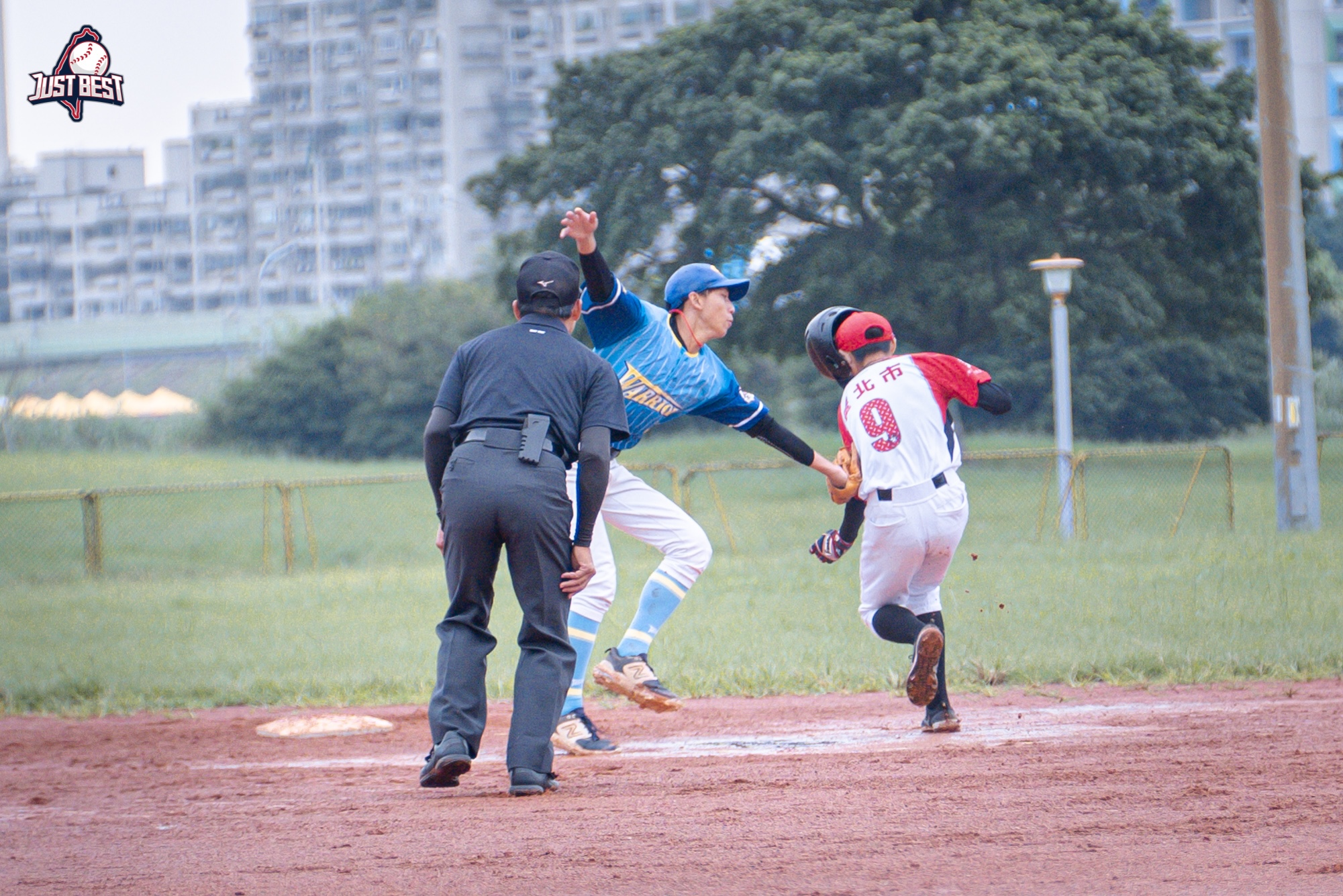 臺北就是棒》親子勇士(藍)穩定投打率先奪勝 重慶國中調整及時扳回一城