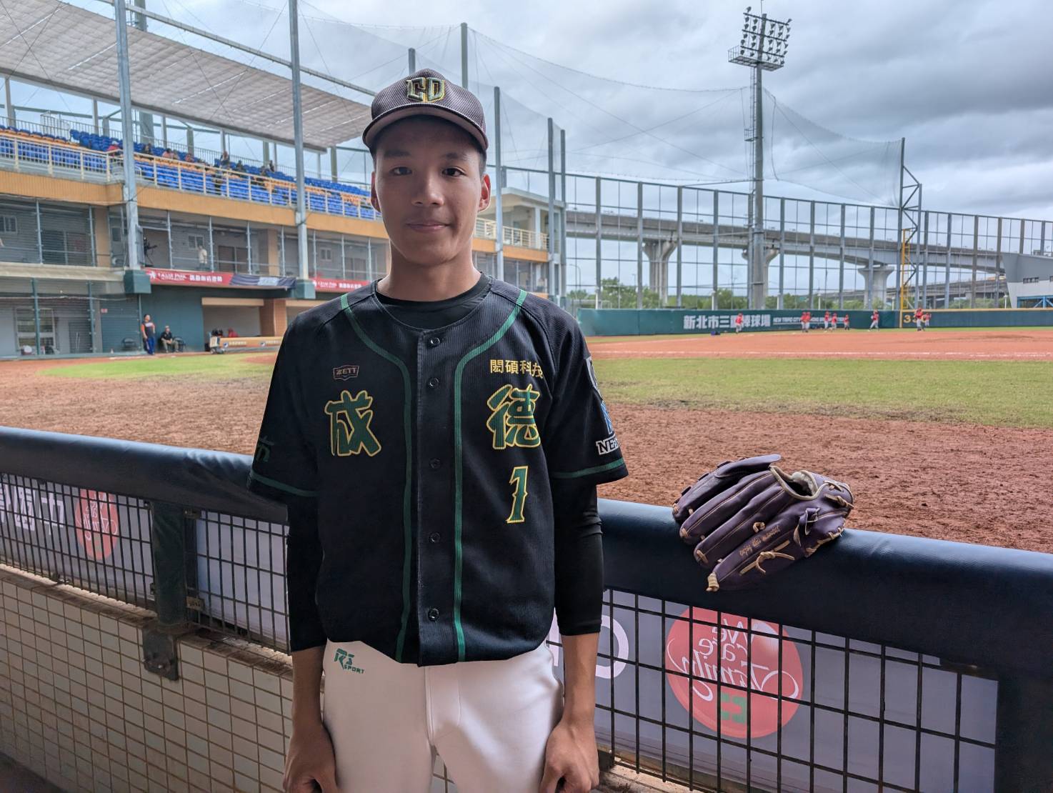 中信盃黑豹旗》成德側投王翾祈飆140公里　敵隊教頭說讚、球探拿起測速槍
