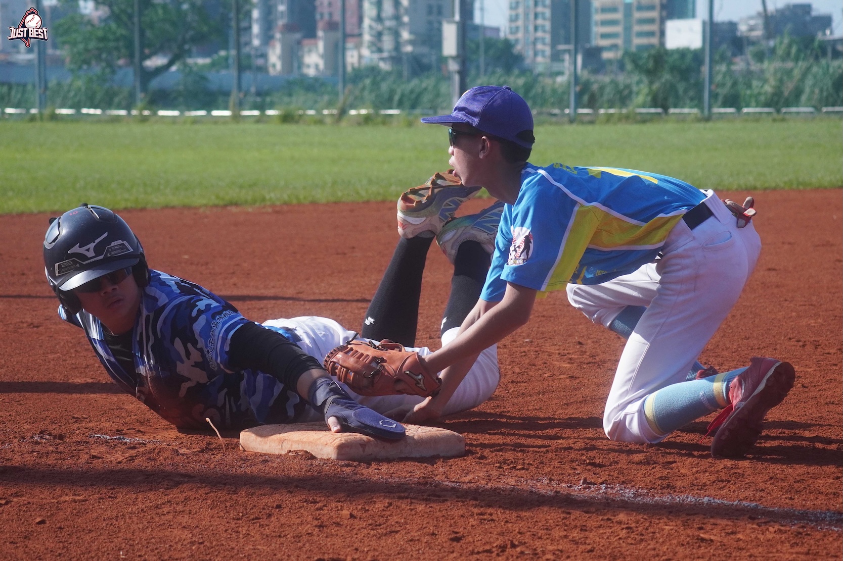 臺北就是棒》苦戰五局不相上下 徐靖祐關鍵一棒帶領光芒奪下勝利